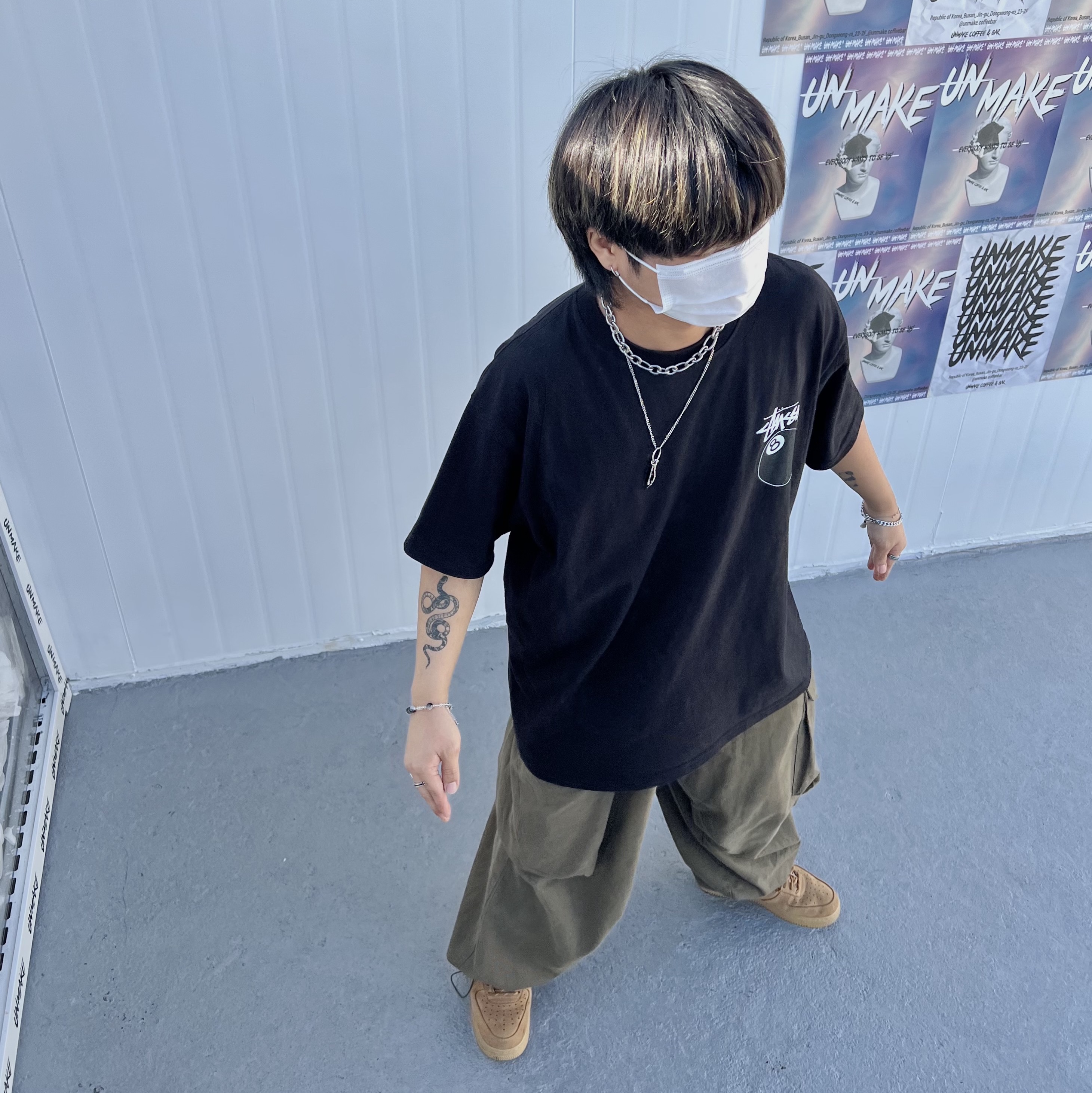 Nike Air Force 1 '07 WB Flax, Stussy 8 Ball T-Shirt Black - 22SS 착용 스타일 - 3