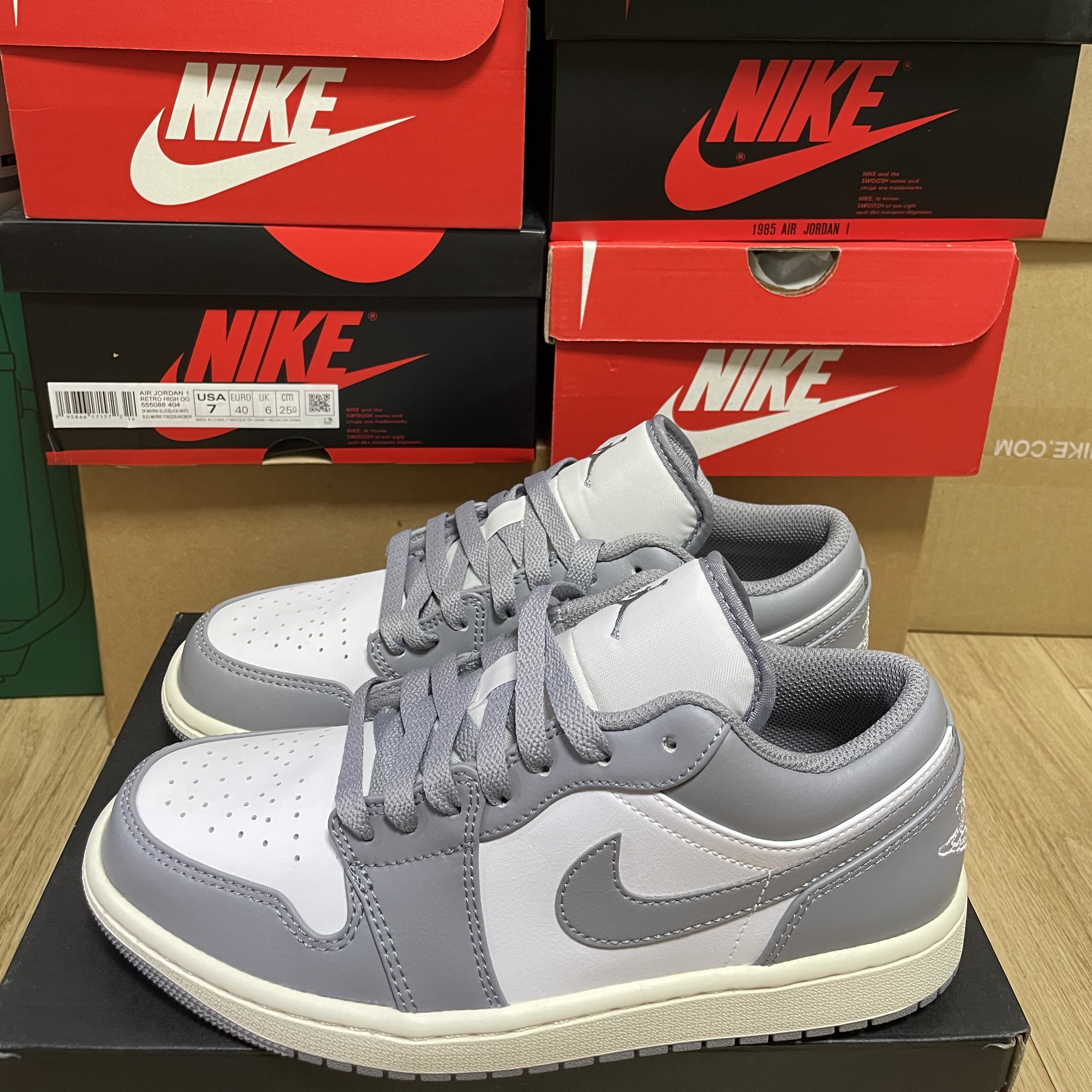 Jordan 1 Low Stealth and White 착용 스타일