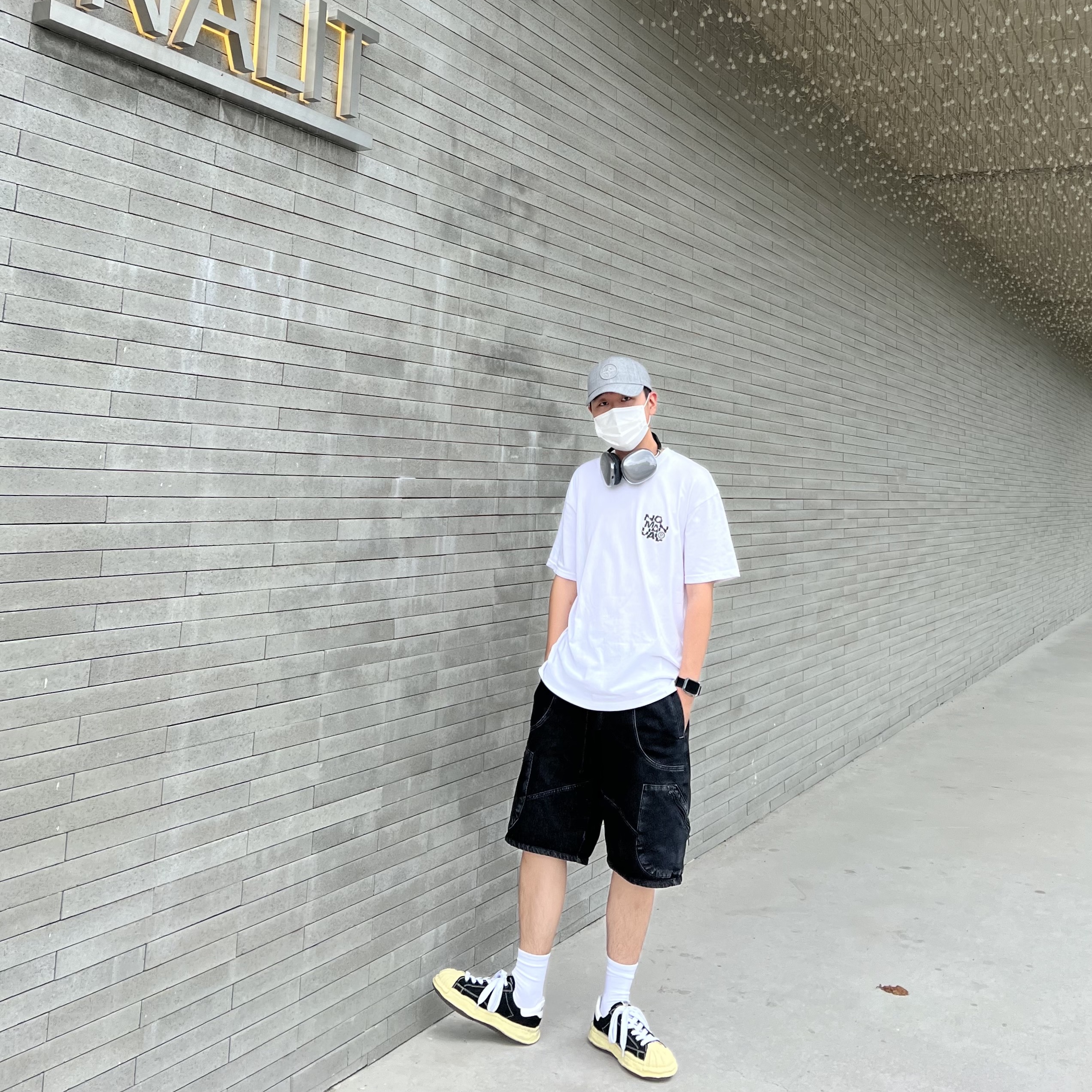 Maison Mihara Yasuhiro Blakey VL OG Sole Canvas Low-top Sneakers Black, Apple AirPods Max Lightning Space Gray (Korean Ver.) 착용 스타일