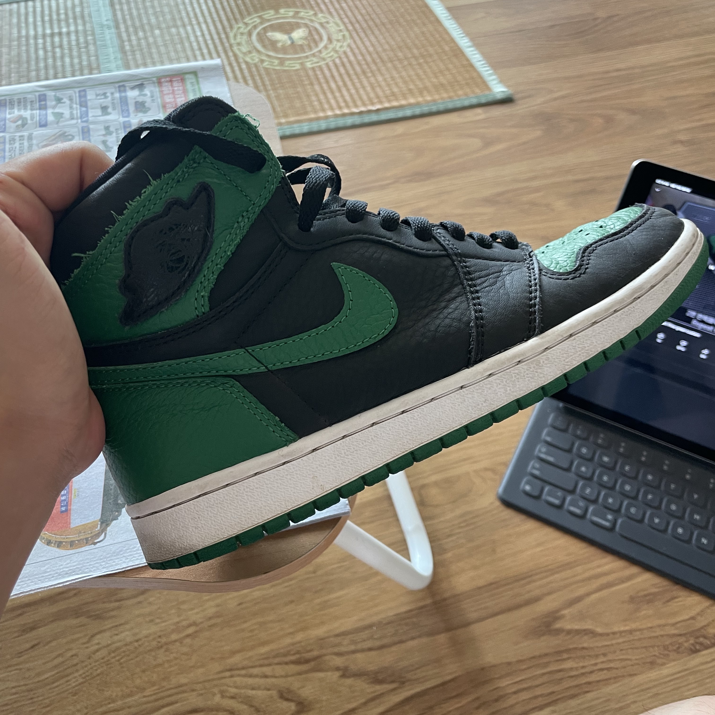 Jordan 1 Retro High OG Pine Green Black 착용 스타일 - 2