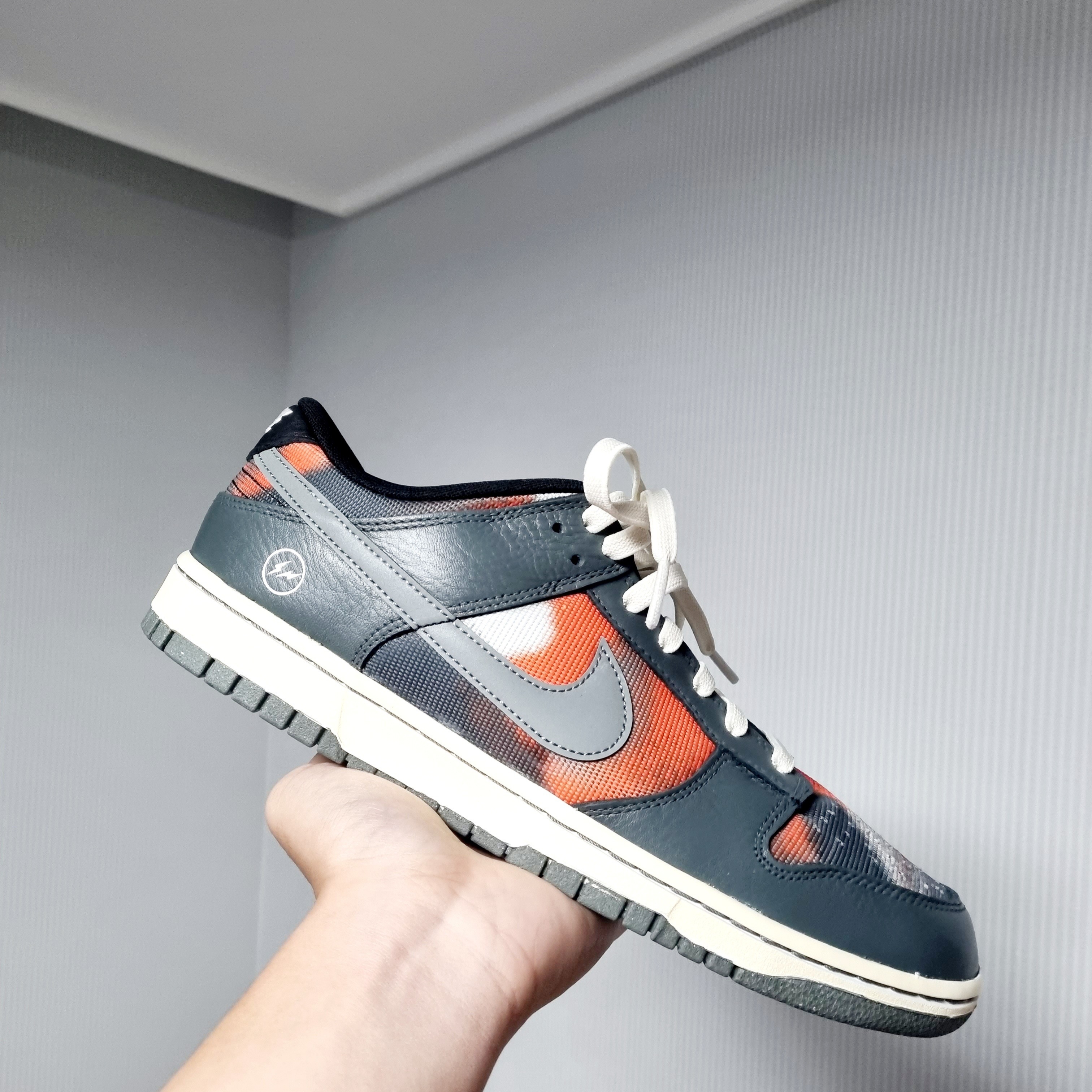 Nike Dunk Low Retro PRM Black and Tumbled Grey 착용 스타일 - 2