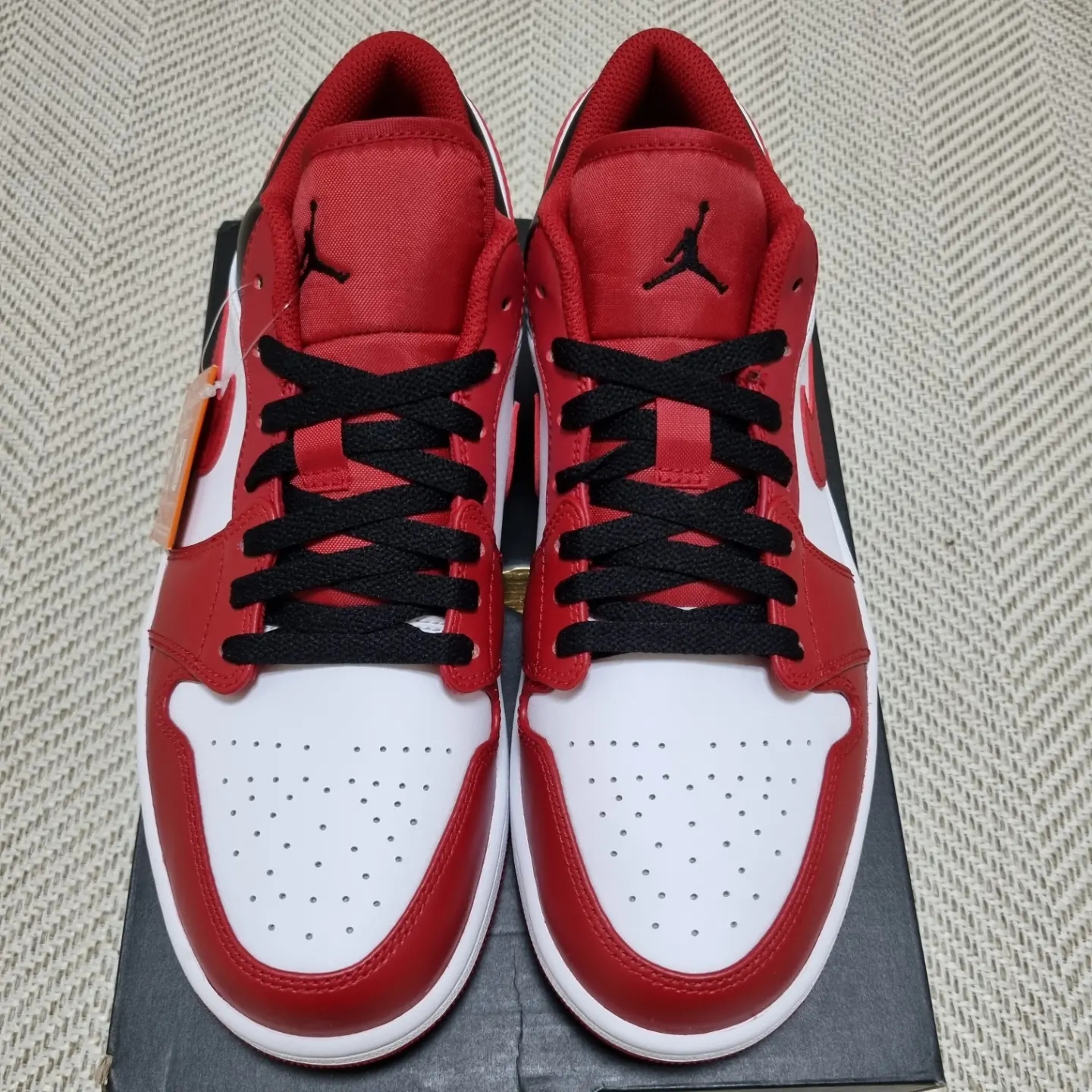 Jordan 1 Low White Gym Red Black 착용 스타일 - 2