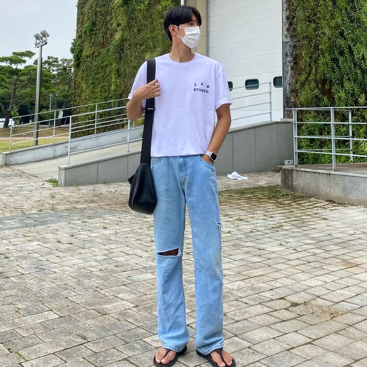 IAB Studio T-Shirt White Navy - 22FW 착용 스타일 - 1