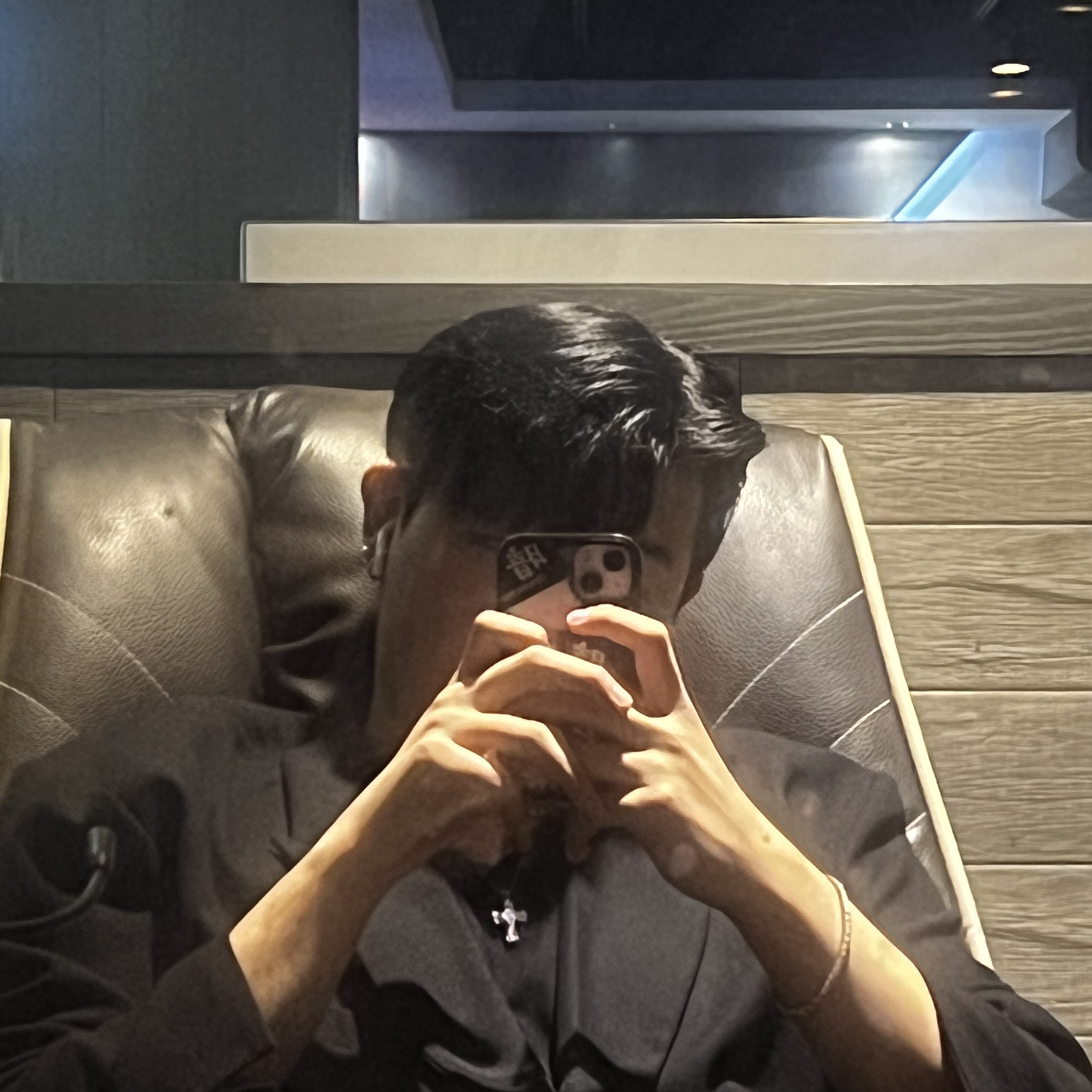 Casetify x Darkr8m Studio Tape Impact iPhone Case Clear Black 착용 스타일