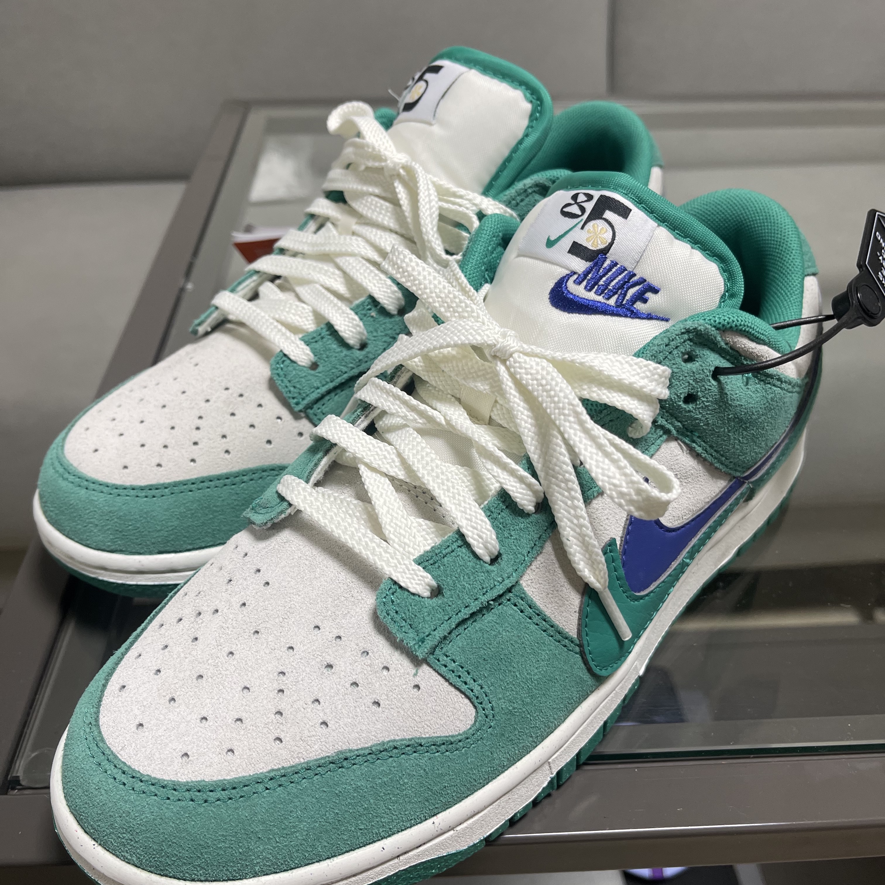 (W) Nike Dunk Low SE 85 Neptune Green and Sail 착용 스타일 - 1