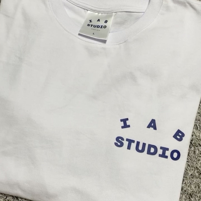 IAB Studio T-Shirt White Navy - 22FW 착용 스타일 - 3