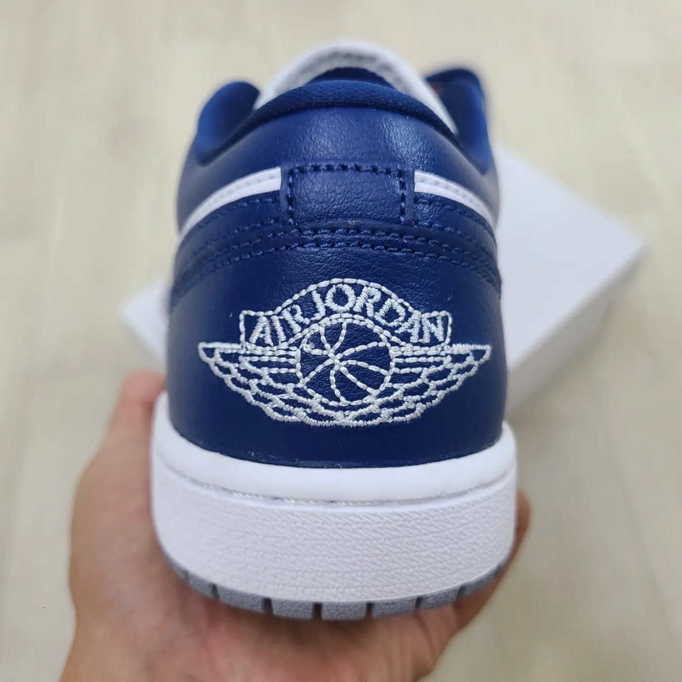 (W) Jordan 1 Low White Grey Blue 착용 스타일 - 3