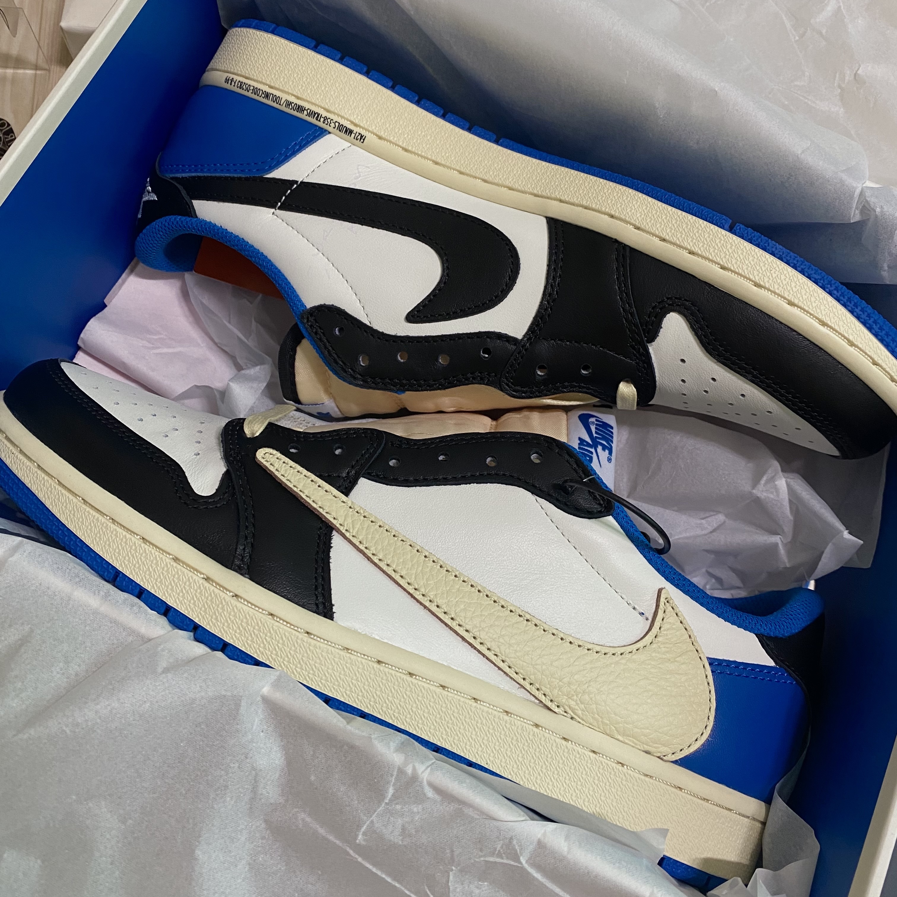 Jordan 1 x Travis Scott x Fragment Retro Low OG SP Military Blue 착용 스타일