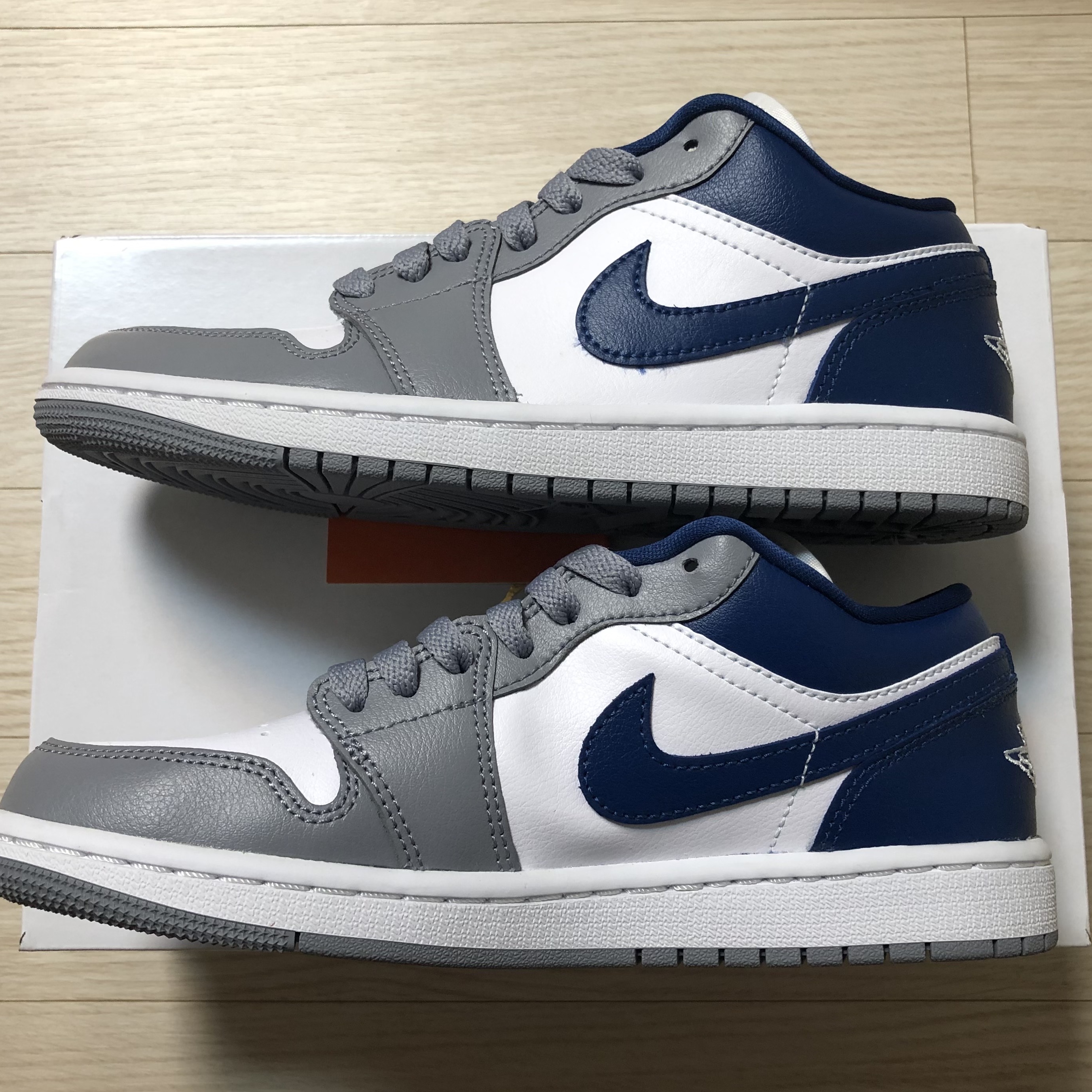 (W) Jordan 1 Low White Grey Blue 착용 스타일 - 1