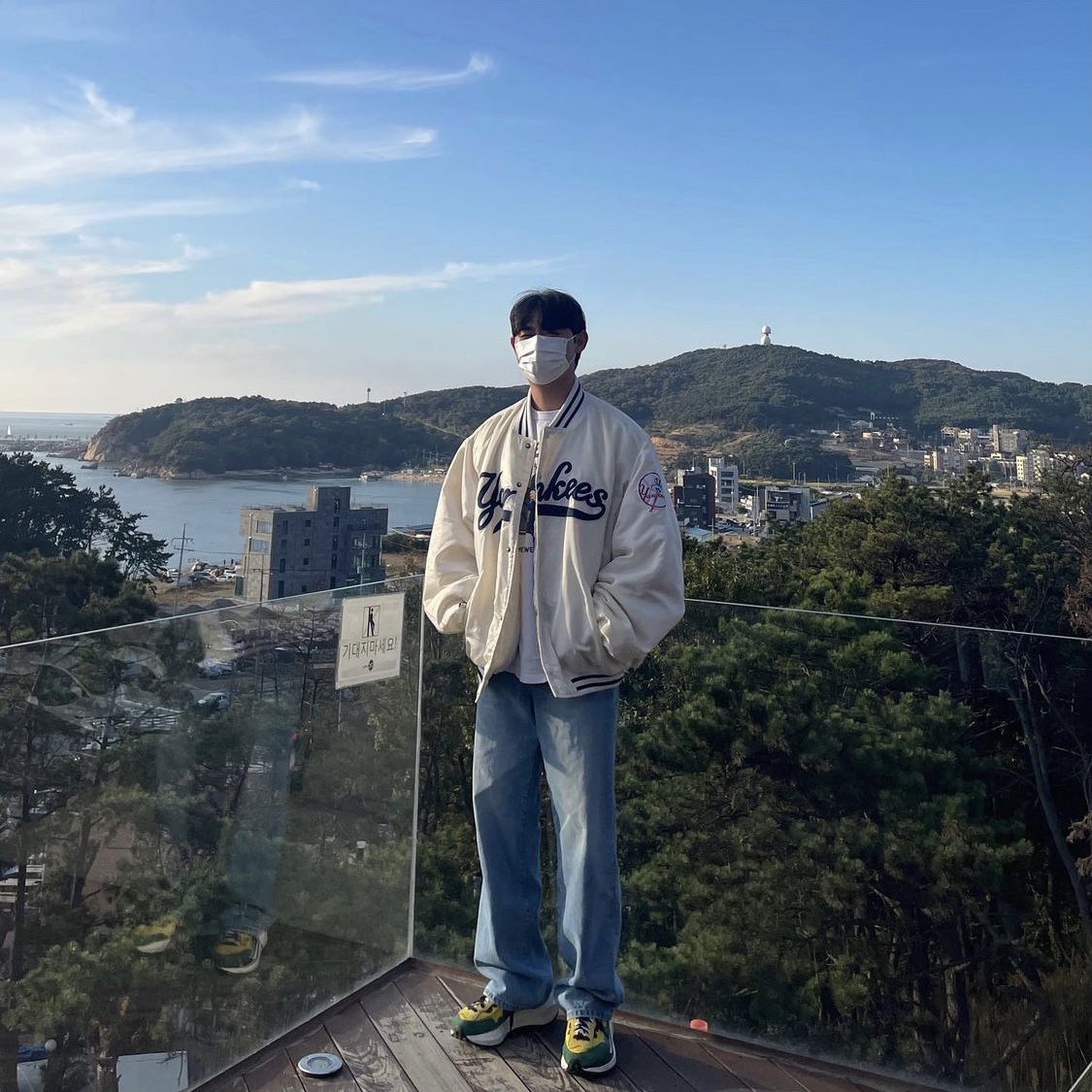 Nike x Sacai VaporWaffle Tour Yellow & Gorge Green Sail 착용 스타일