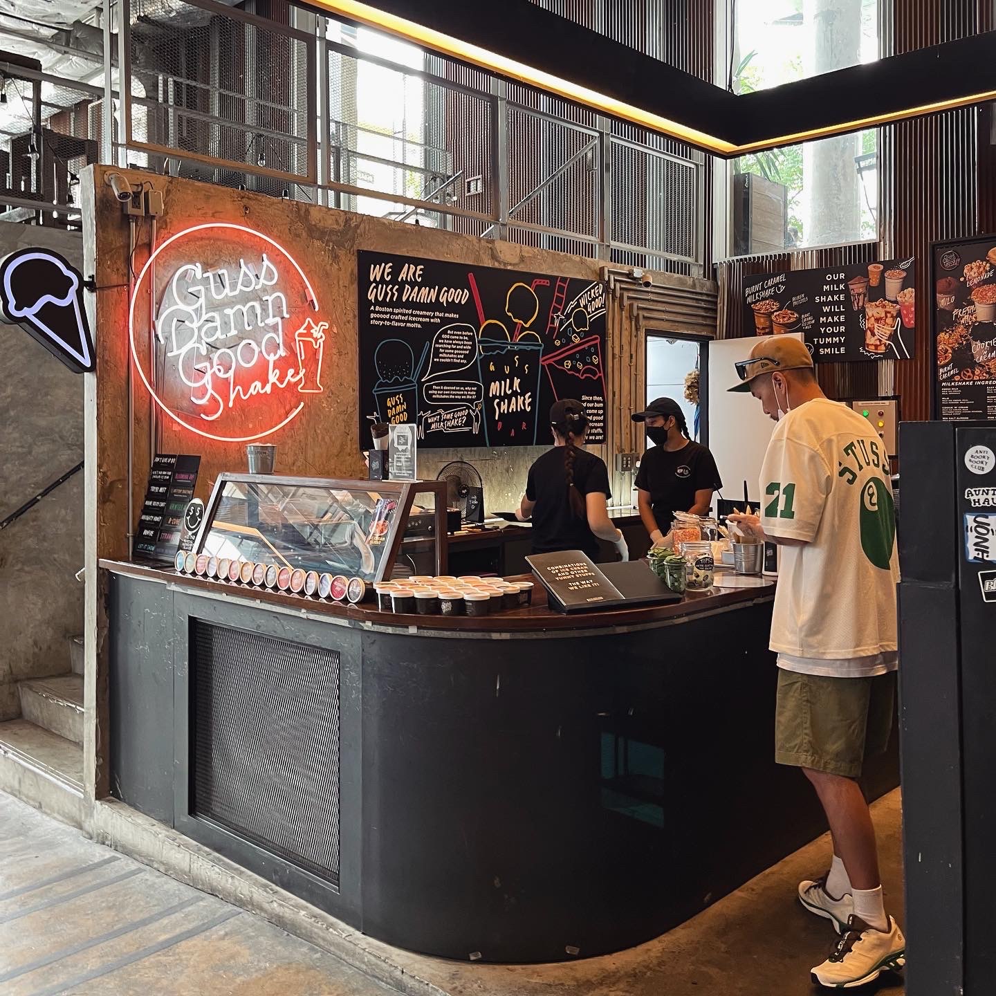 Stussy Mesh Football Jersey Natural, Salomon x Hidden NY XT-4 Vanilla Ice 착용 스타일 - 2