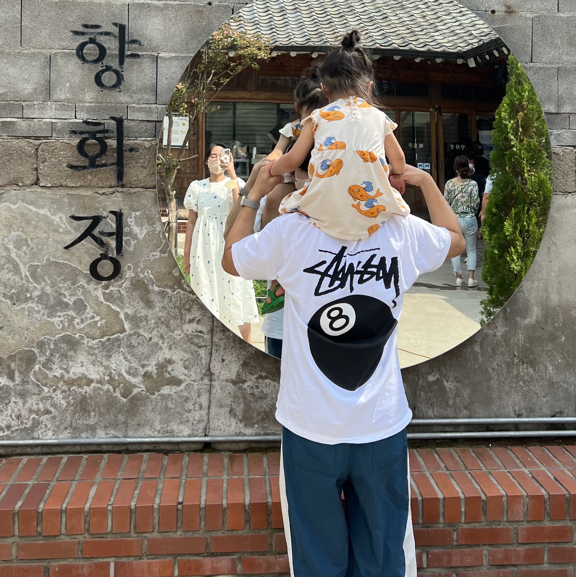 Stussy 8 Ball T-Shirt White - 22SS, Jordan 1 Retro High OG Bleached Coral 착용 스타일