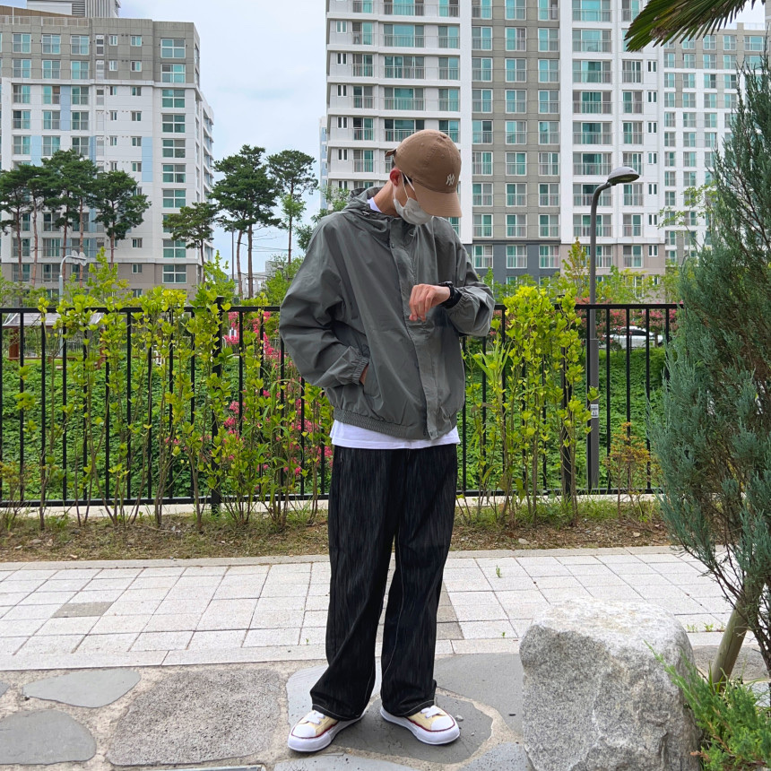 Jordan 1 x Travis Scott x Fragment Retro Low OG SP Military Blue, Maison Mihara Yasuhiro Peterson OG Sole Canvas Low-top Sneakers Natural 착용 스타일 - 4