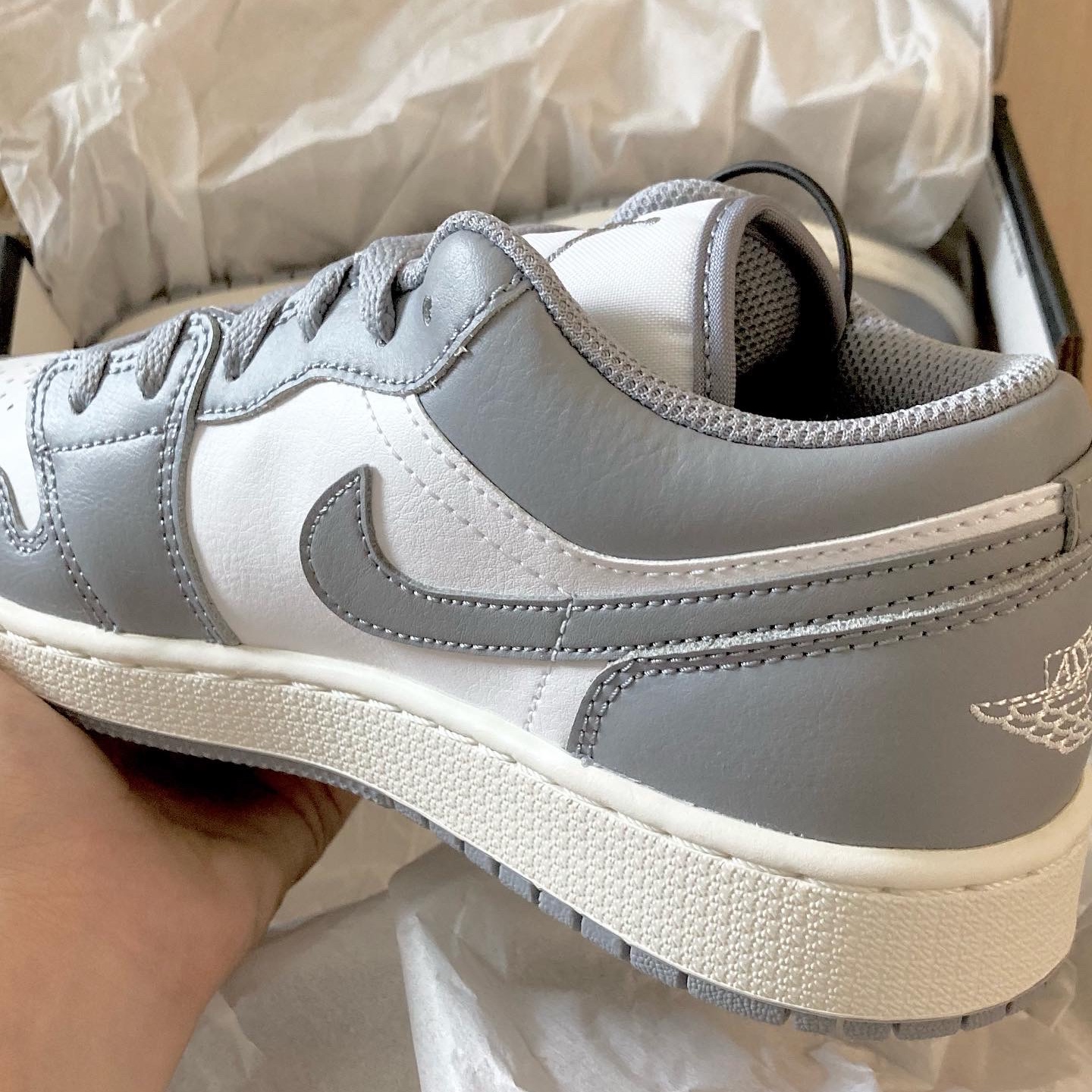 (GS) Jordan 1 Low Stealth and White 착용 스타일 - 2