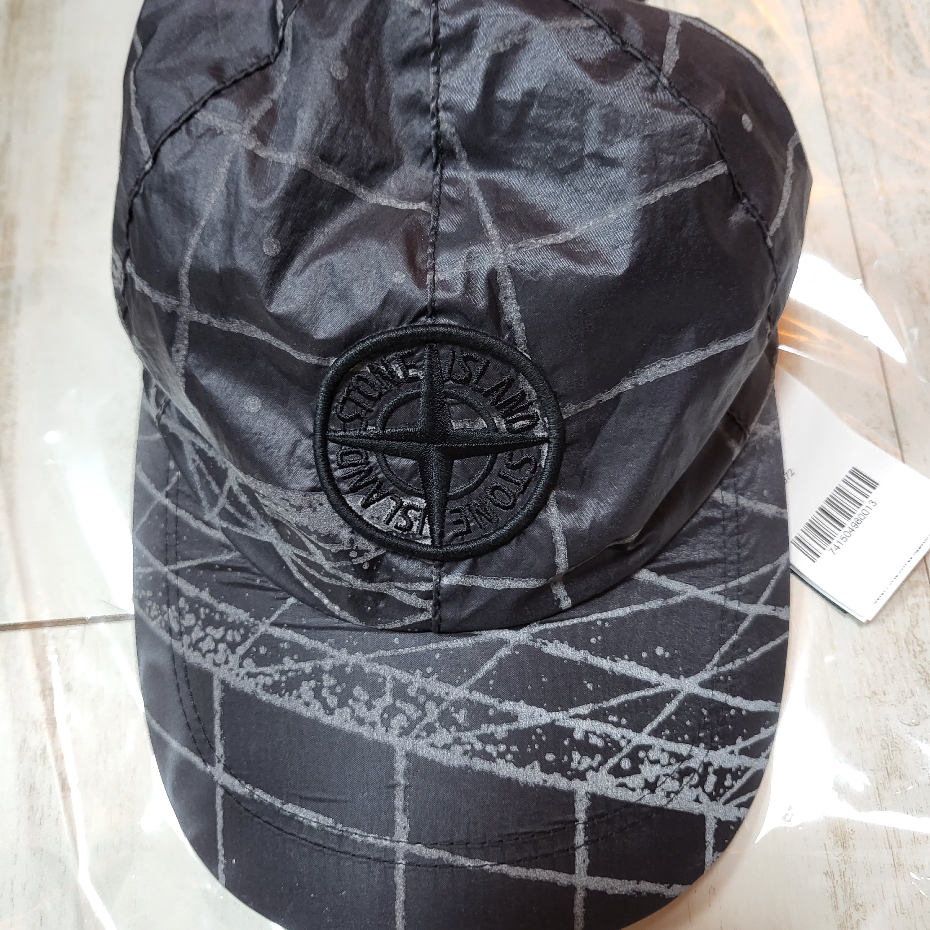 Stone Island 99598 Reflective Grid On Lamy Cap Pewter Grey - 21SS 착용 스타일