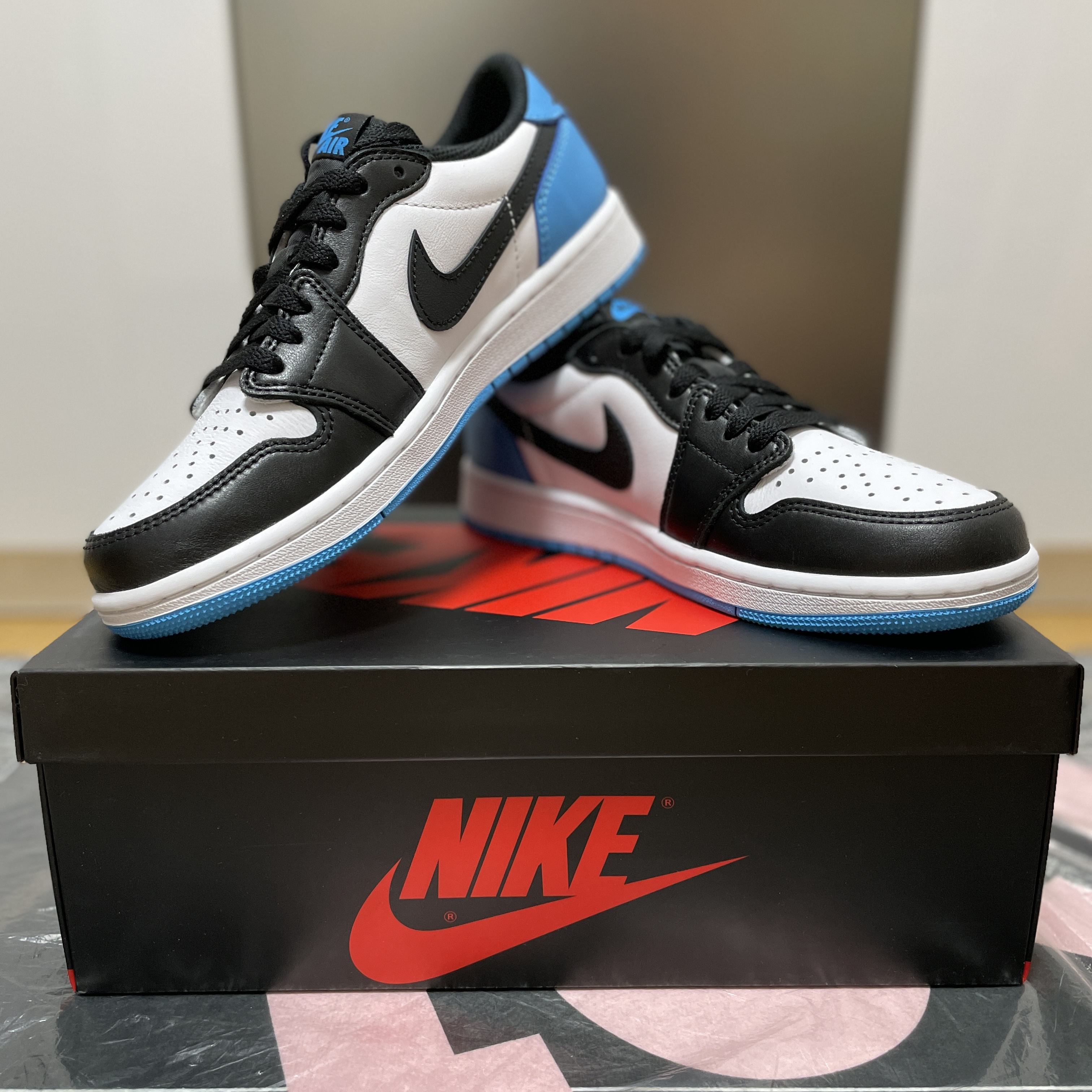 Jordan 1 Retro Low OG Black and Dark Powder Blue 착용 스타일