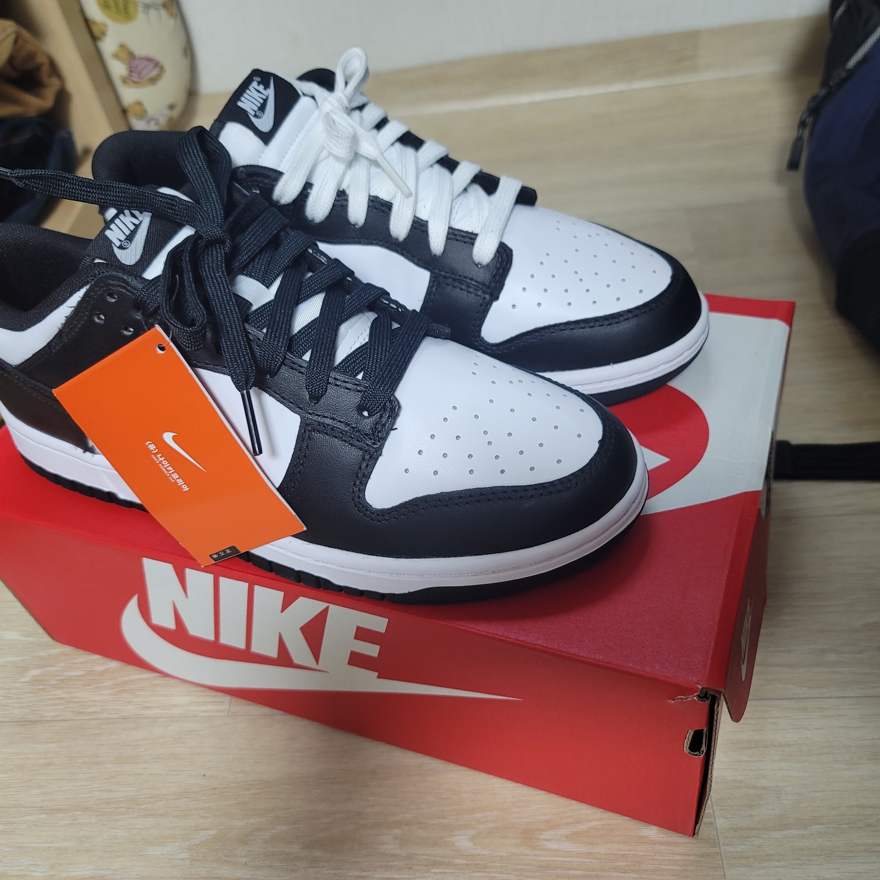 Nike Dunk Low Retro Black 착용 스타일 - 2