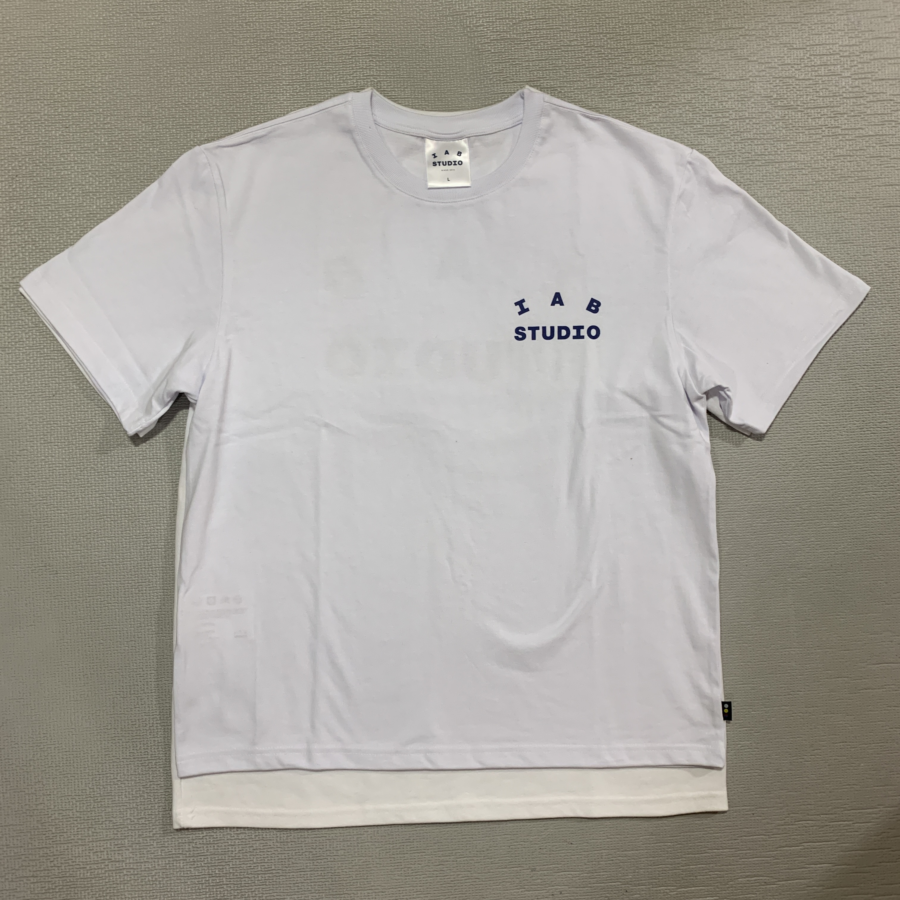 IAB Studio T-Shirt White Navy - 22FW, IAB Studio T-Shirt White Light Green 착용 스타일