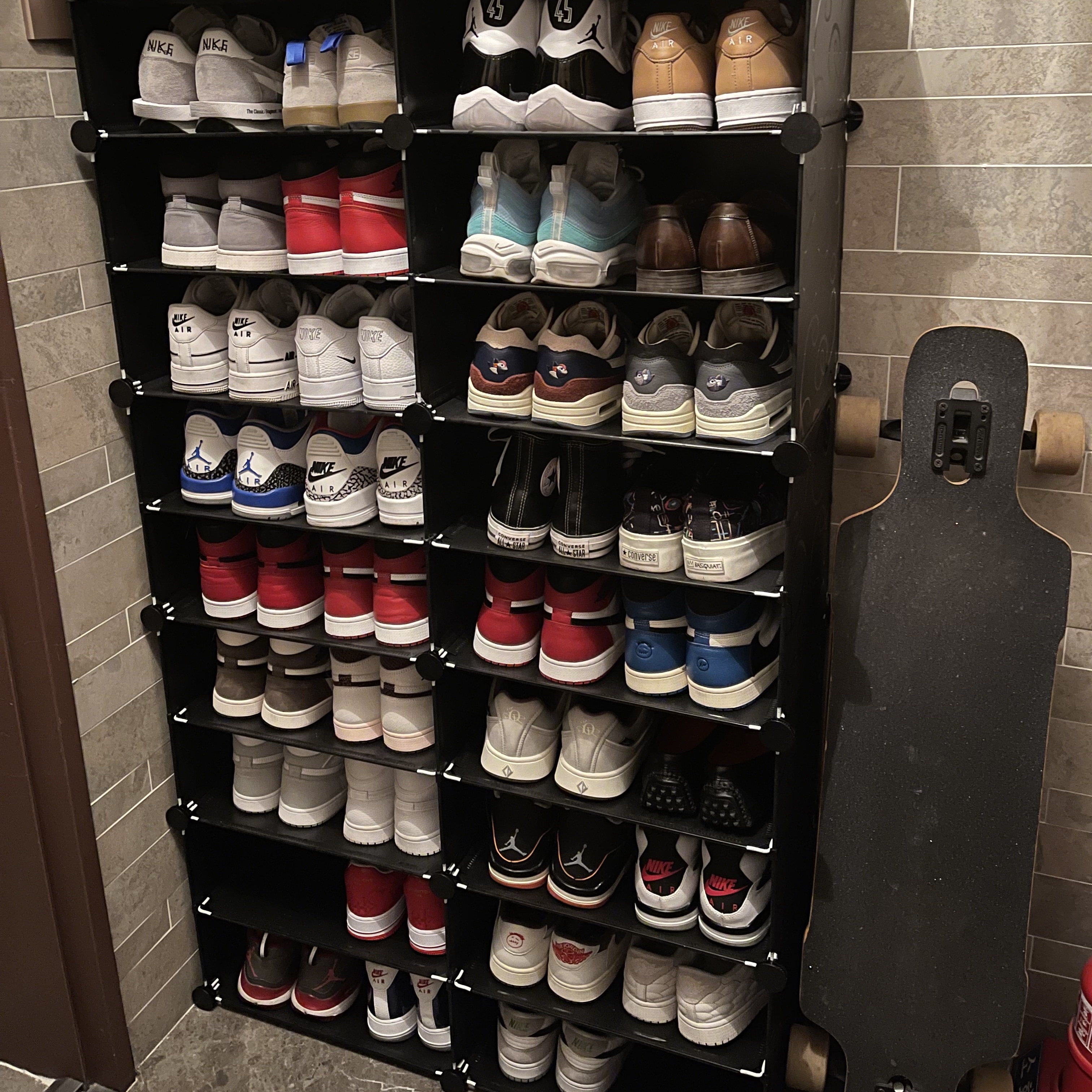 Louis Vuitton x Nike Air Force 1 Low by Virgil Abloh White Comet Red, Jordan 1 x Travis Scott x Fragment Retro High OG SP Military Blue 착용 스타일