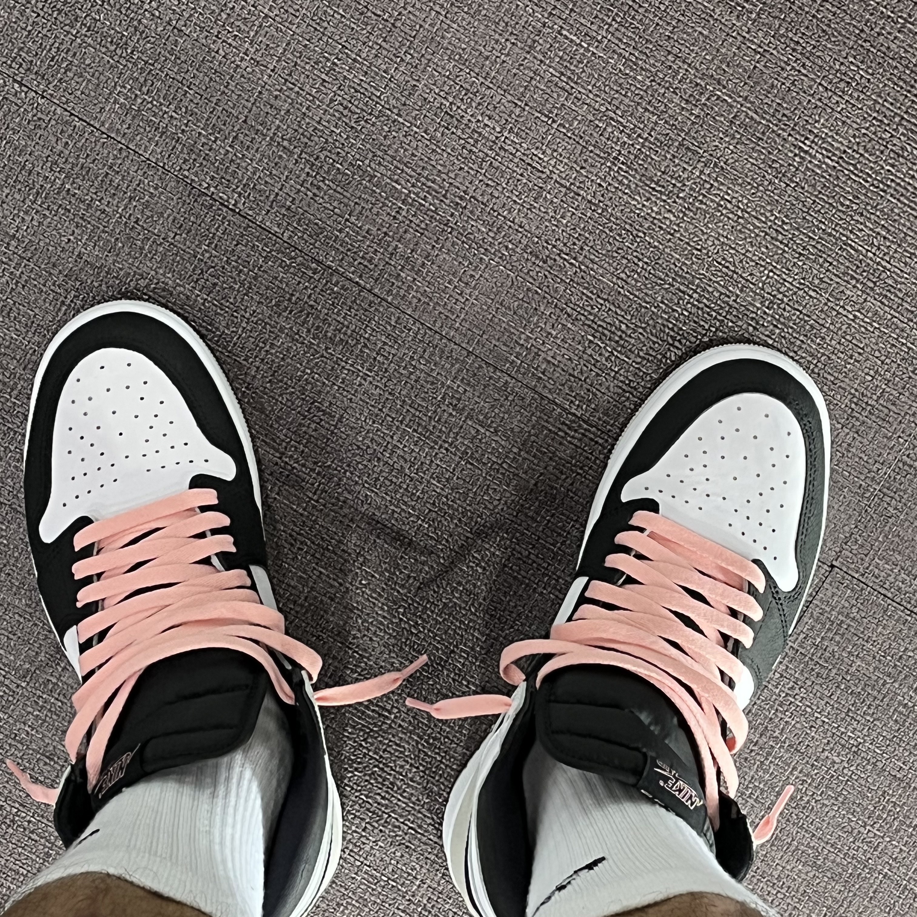 Jordan 1 Retro High OG Bleached Coral 착용 스타일 - 2