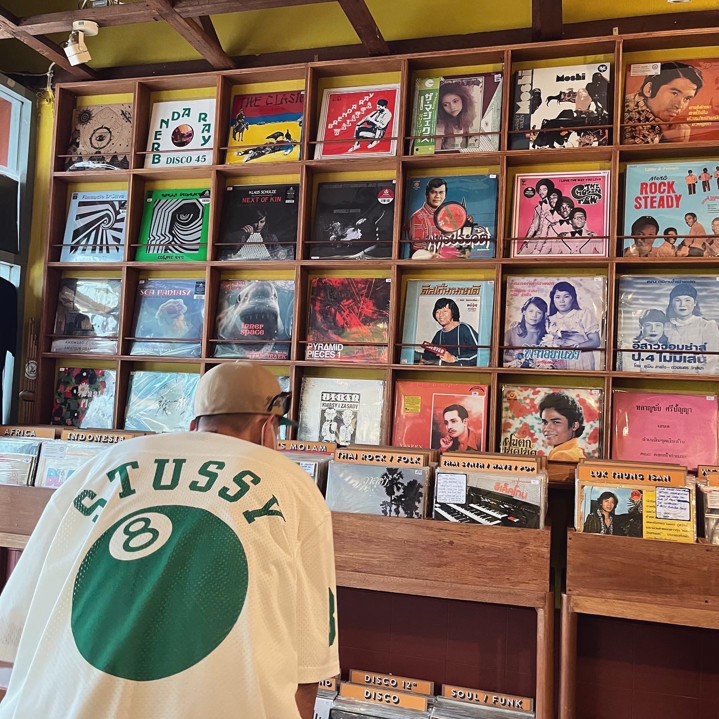 Stussy Mesh Football Jersey Natural, Salomon x Hidden NY XT-4 Vanilla Ice 착용 스타일 - 1