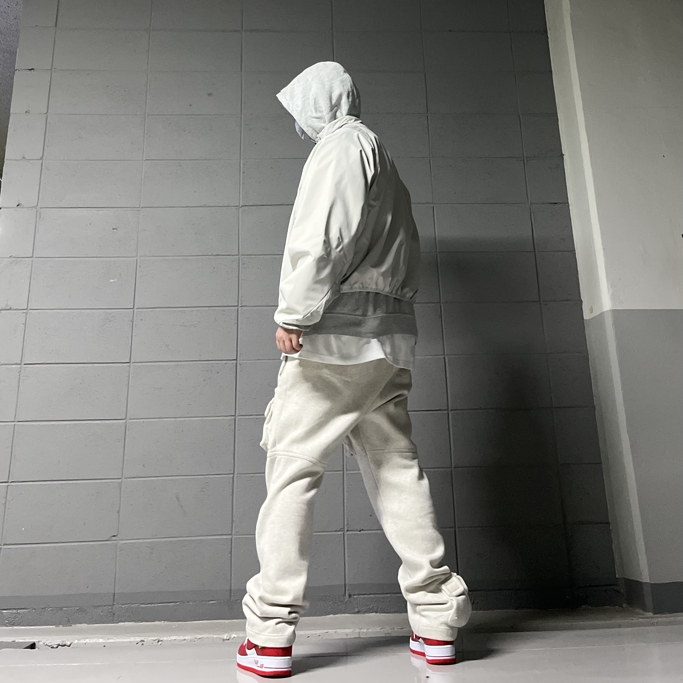 Louis Vuitton x Nike Air Force 1 Low by Virgil Abloh White Comet Red, Nike M NRG Hoodie Grey Heather 착용 스타일 - 3