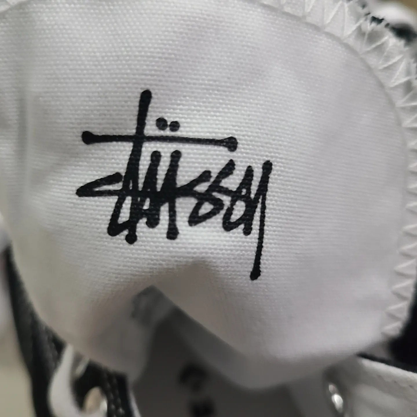Converse x Stussy Chuck 70 High Black 착용 스타일 - 3