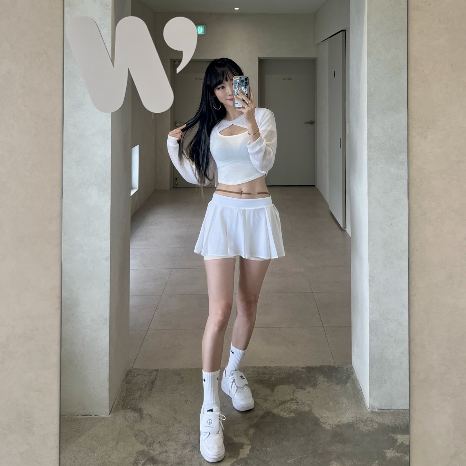 Nike x Peaceminusone Kwondo1 White, Gucci GG Marmont Matalasse Clutch Black 착용 스타일 - 3