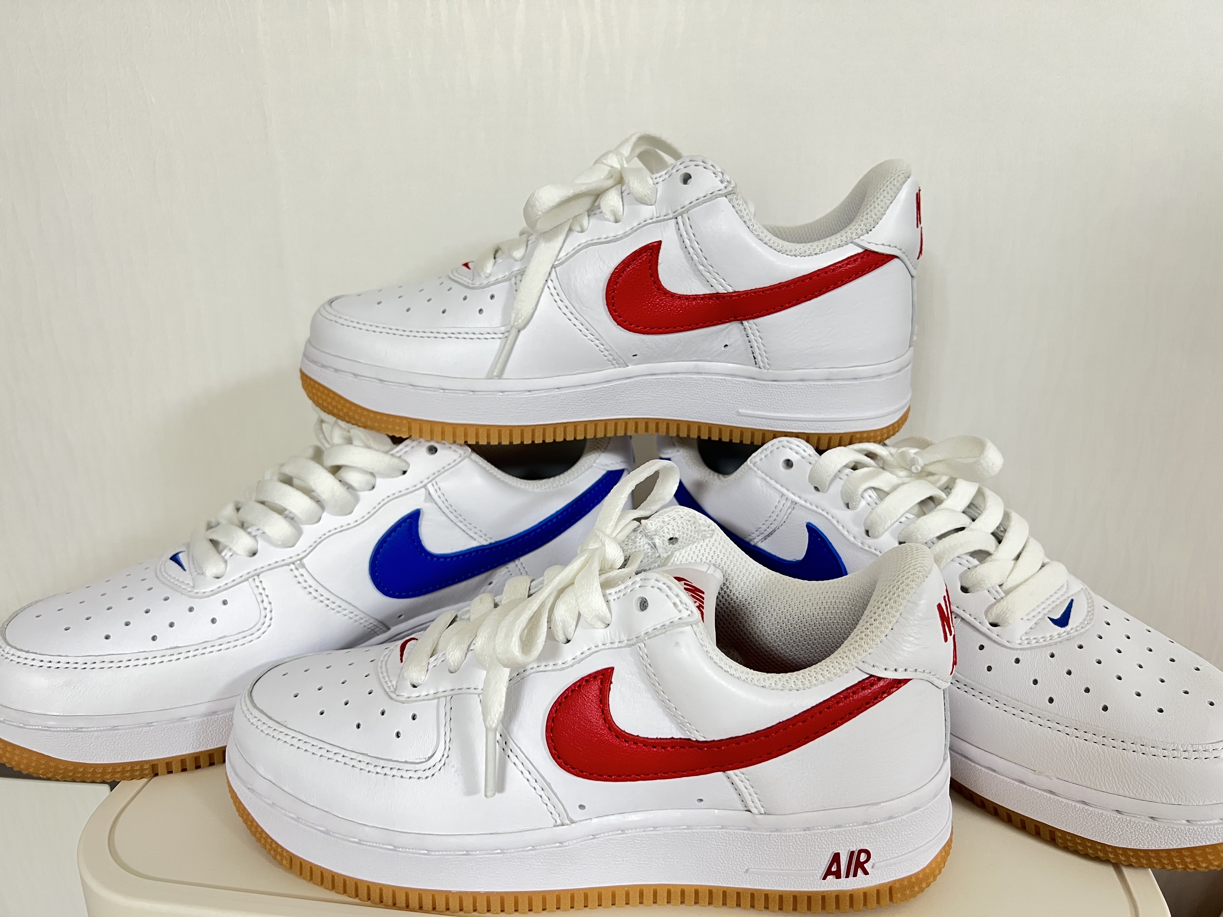 Nike Air Force 1 Low Retro Color of the Month Varsity Royal, Nike Air Force 1 Low Retro Color of the Month University Red 착용 스타일 - 3