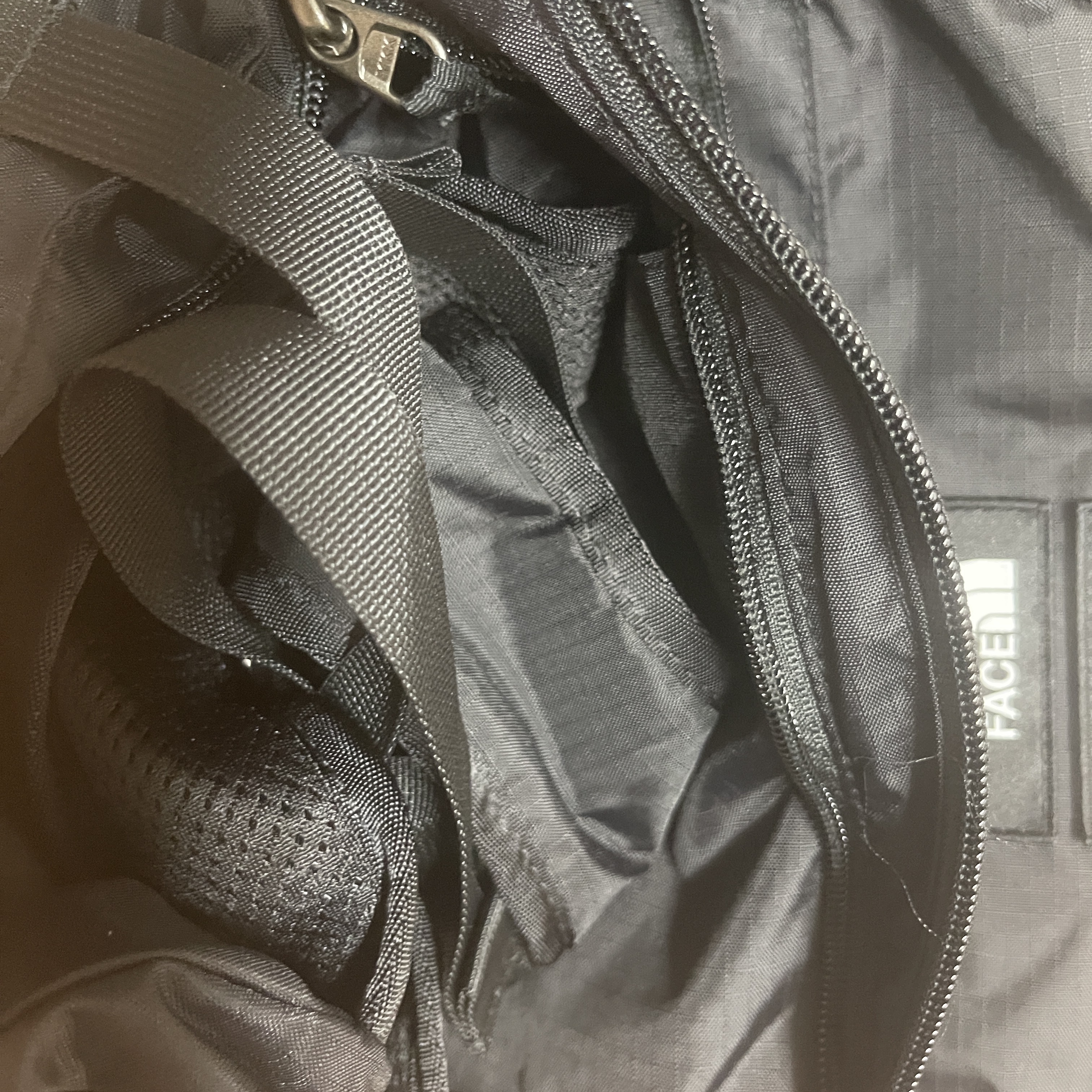 Supreme x The North Face Trekking Convertible Backpack + Waist Bag Black - 22SS 착용 스타일 - 3