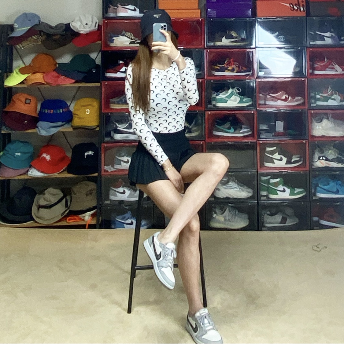 Jordan 1 x Dior Low OG, Prada Re-Nylon Bucket Hat Black 착용 스타일