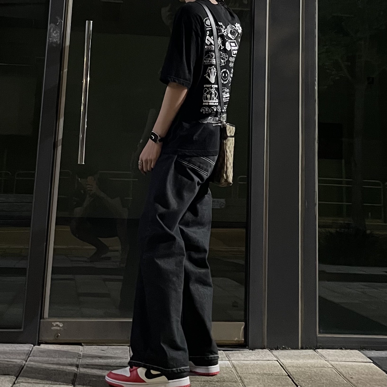 Nike x NBA Dunk Low Retro EMB Black and Chile Red 착용 스타일 - 1