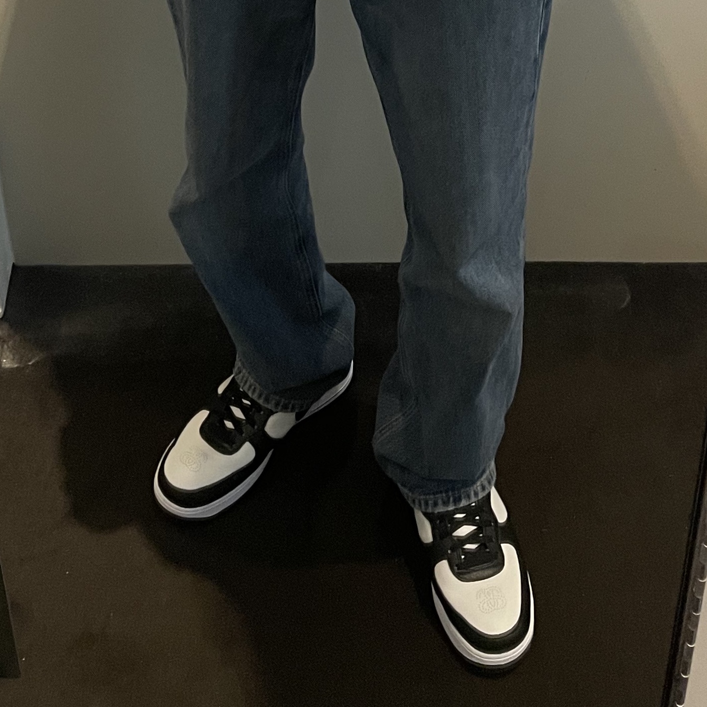 Nike x Stussy Air Force 1 '07 Mid SP Black and Light Bone 착용 스타일