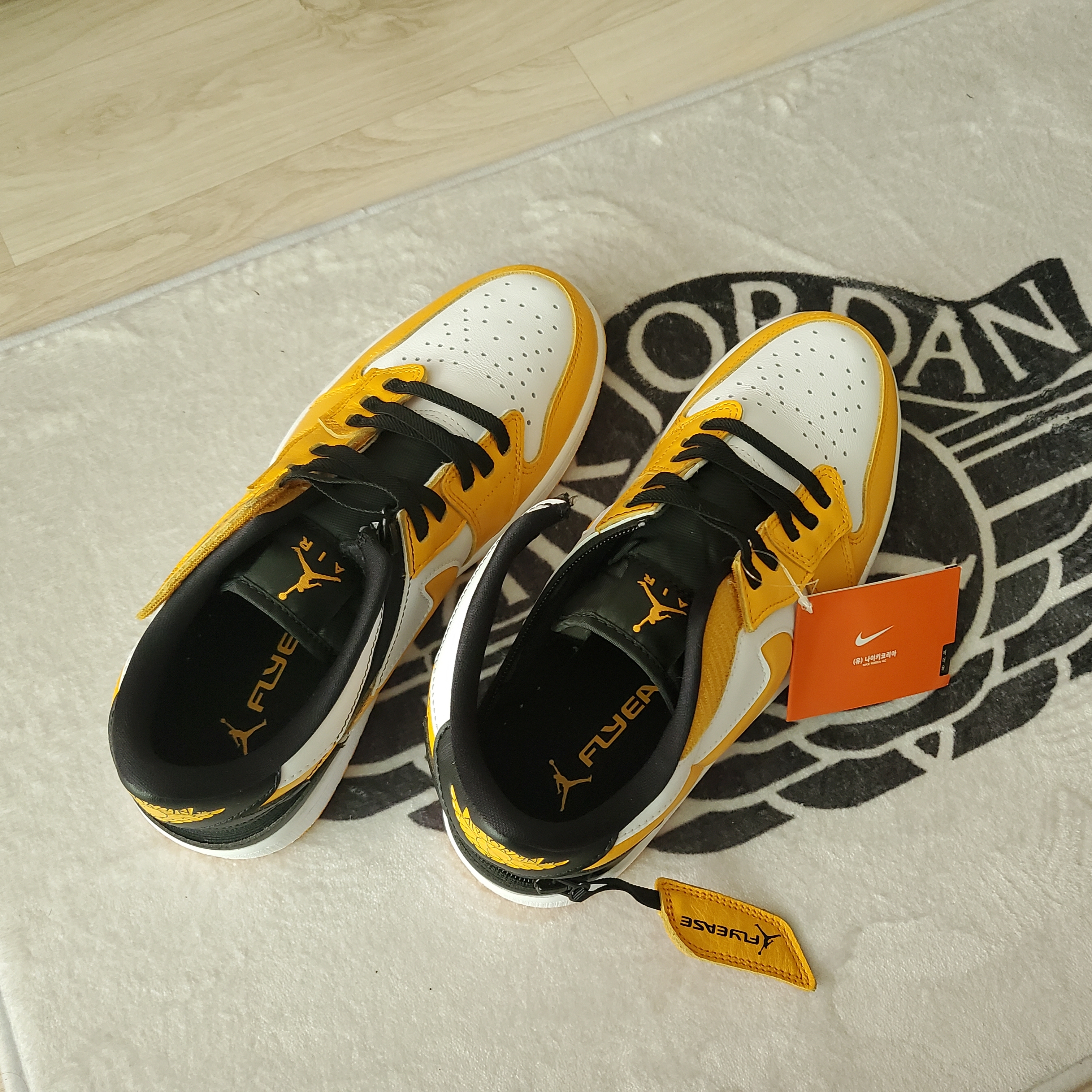 Jordan 1 Low Flyease Taxi 착용 스타일 - 3