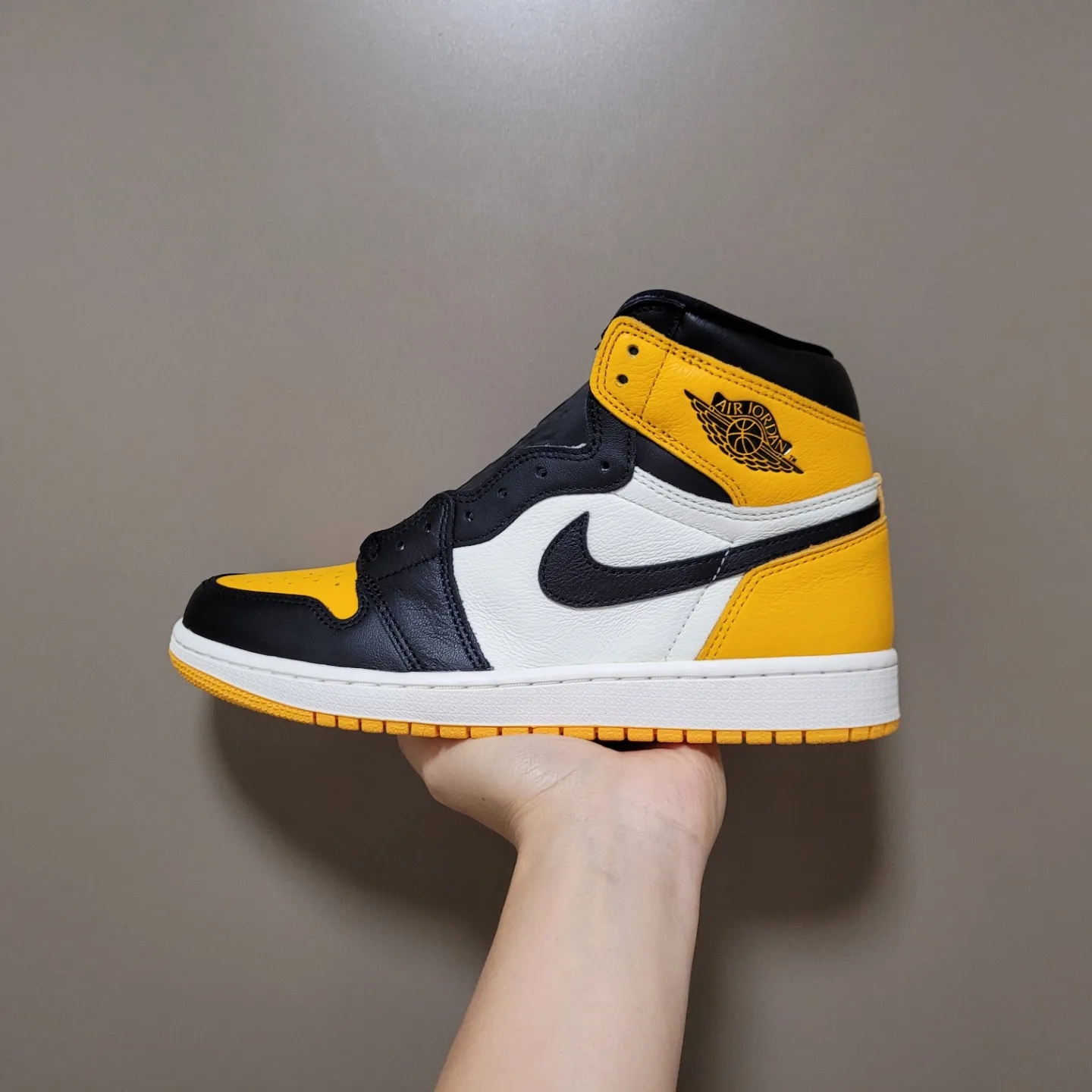 Jordan 1 Retro High OG Taxi 착용 스타일 - 1