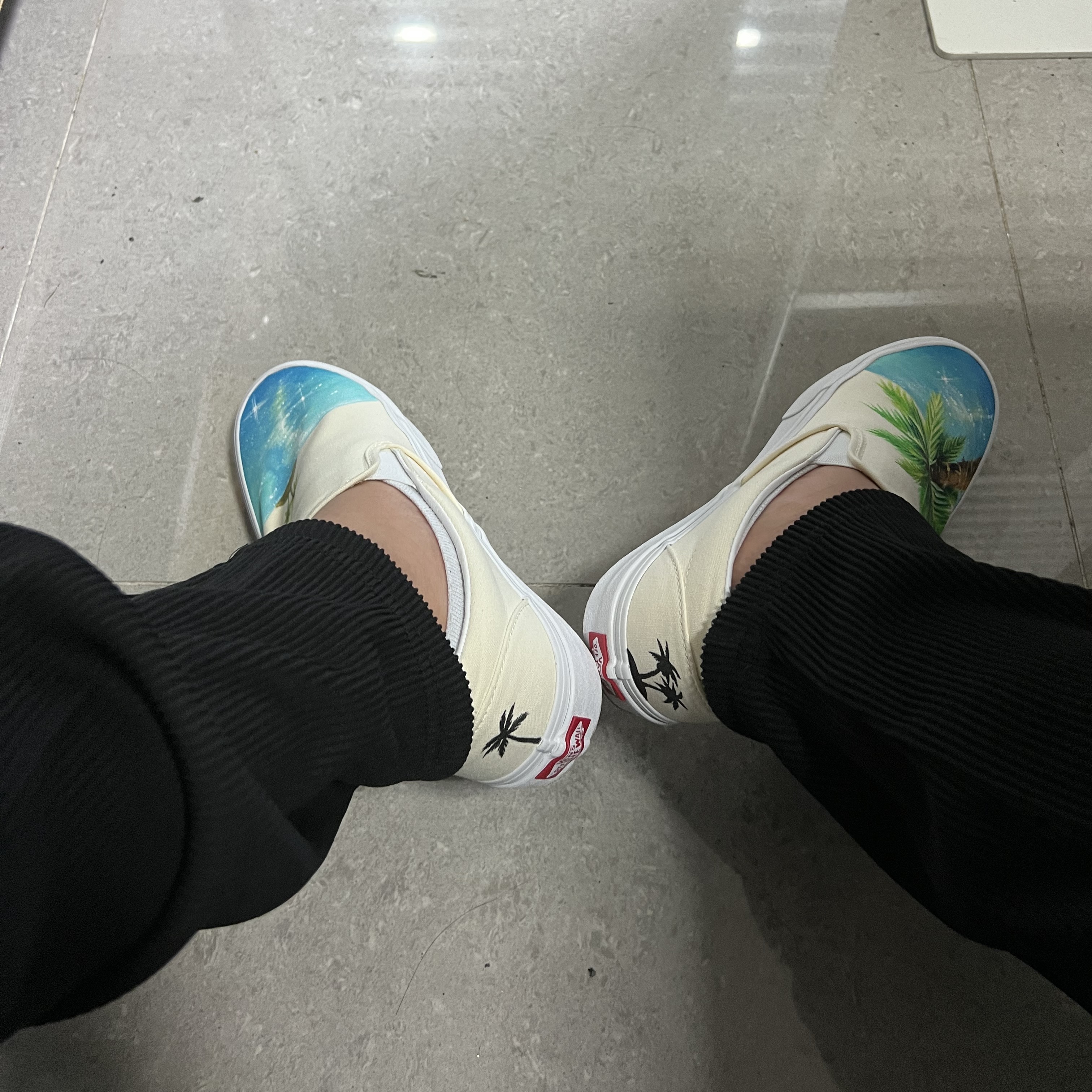 Vans Vault OG Classic Slip-On LX Classic White 착용 스타일 - 3