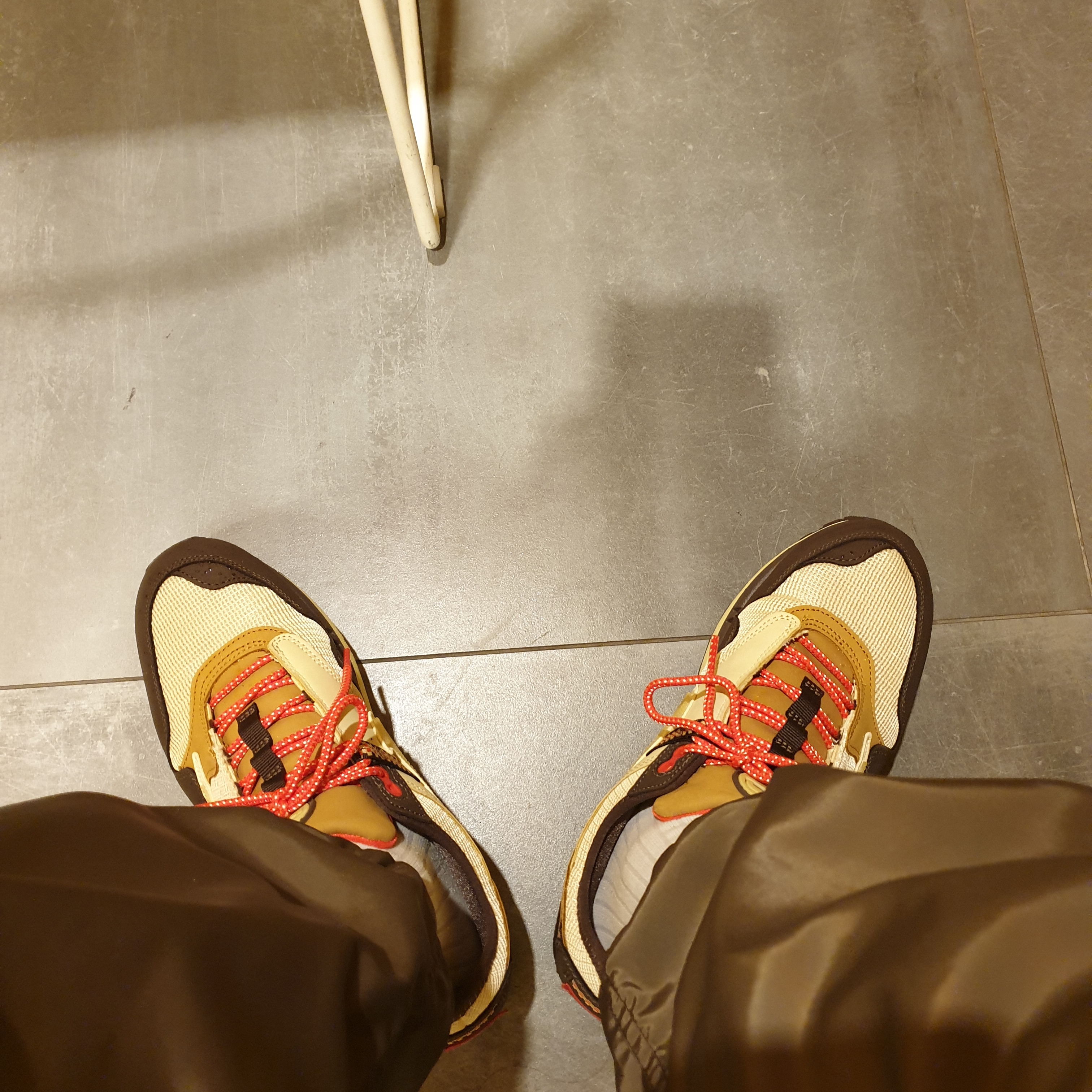 Nike x Travis Scott Air Max 1 Cact.us Brown 착용 스타일 - 2