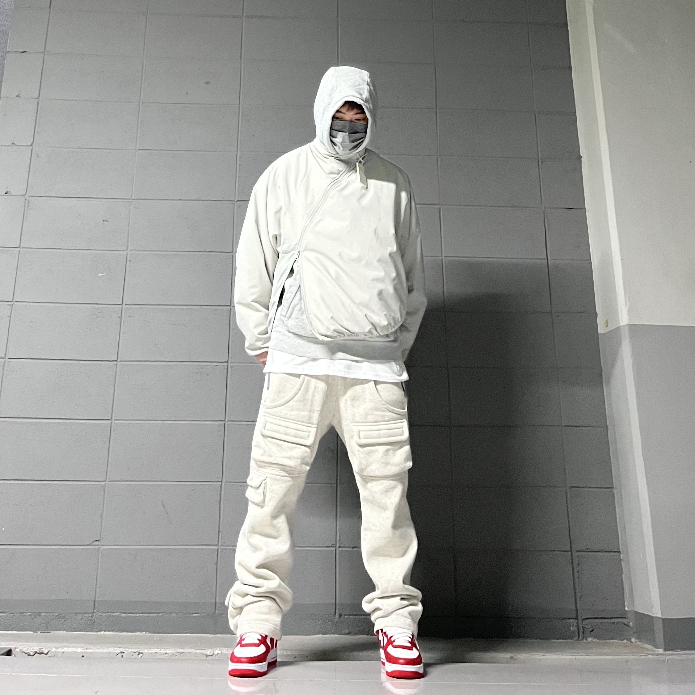 Louis Vuitton x Nike Air Force 1 Low by Virgil Abloh White Comet Red, Nike M NRG Hoodie Grey Heather 착용 스타일 - 5