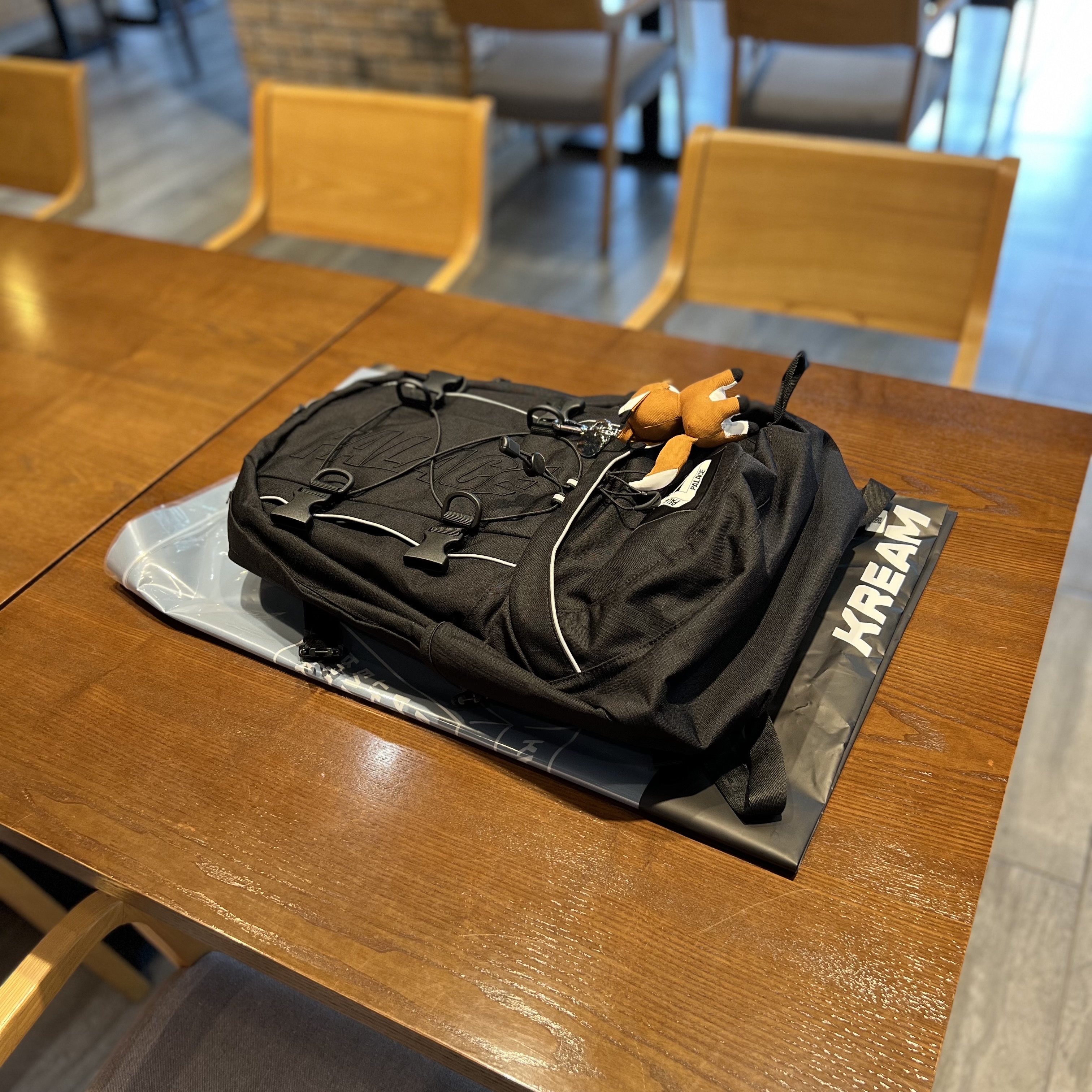 Palace Cordura Backpack Black - 21SS, Maison Kitsune Fox Bag Charm Camel 착용 스타일 - 1