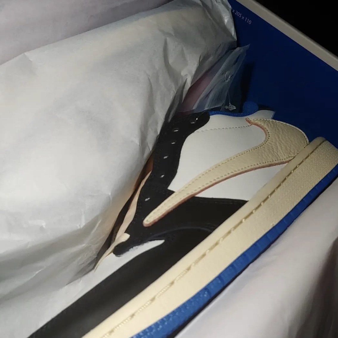 Jordan 1 x Travis Scott x Fragment Retro Low OG SP Military Blue 착용 스타일