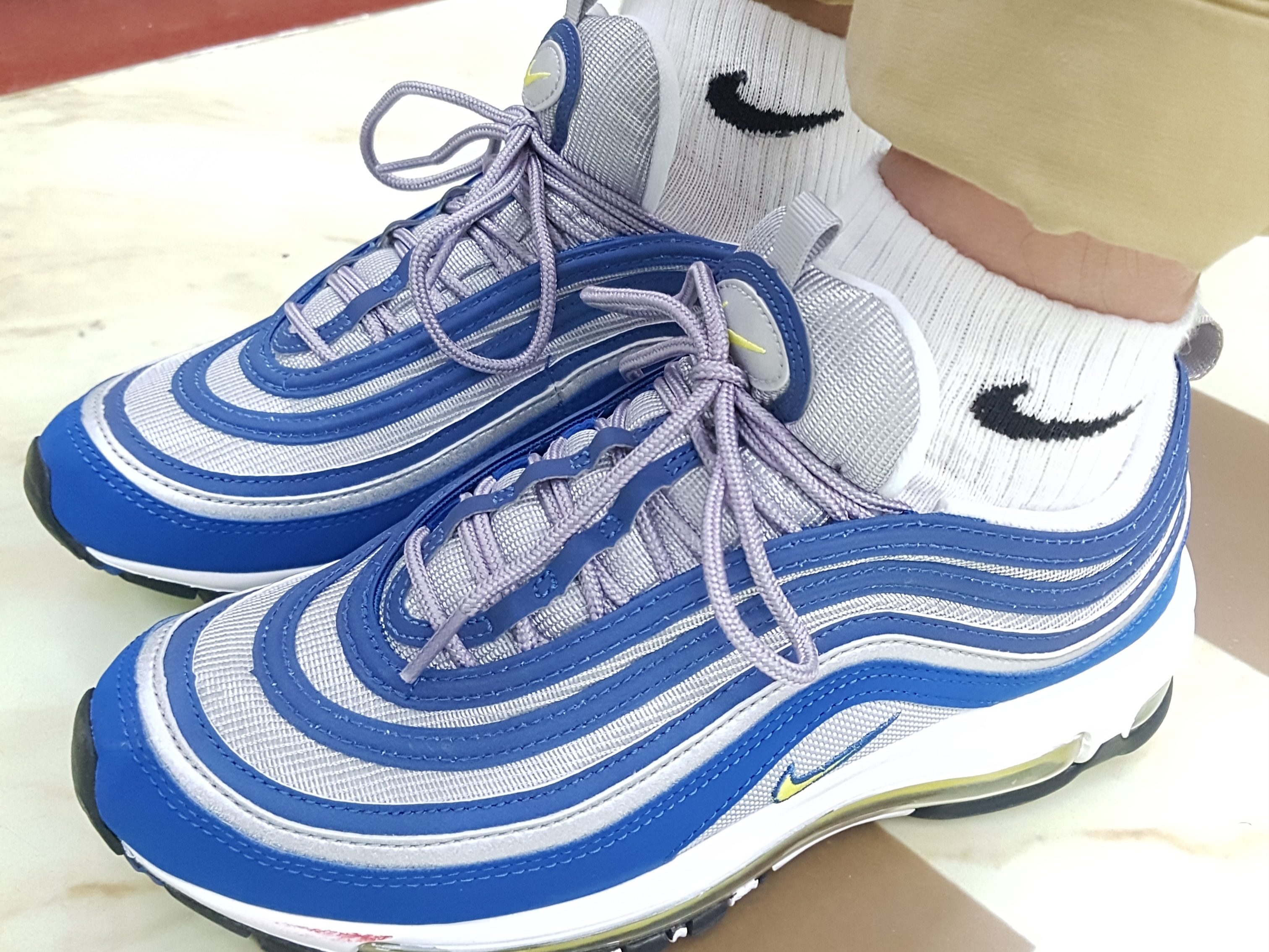 Nike Air Max 97 OG Royal Neon, Nike Air Max 97 OG Black Volt Asia 착용 스타일 - 1