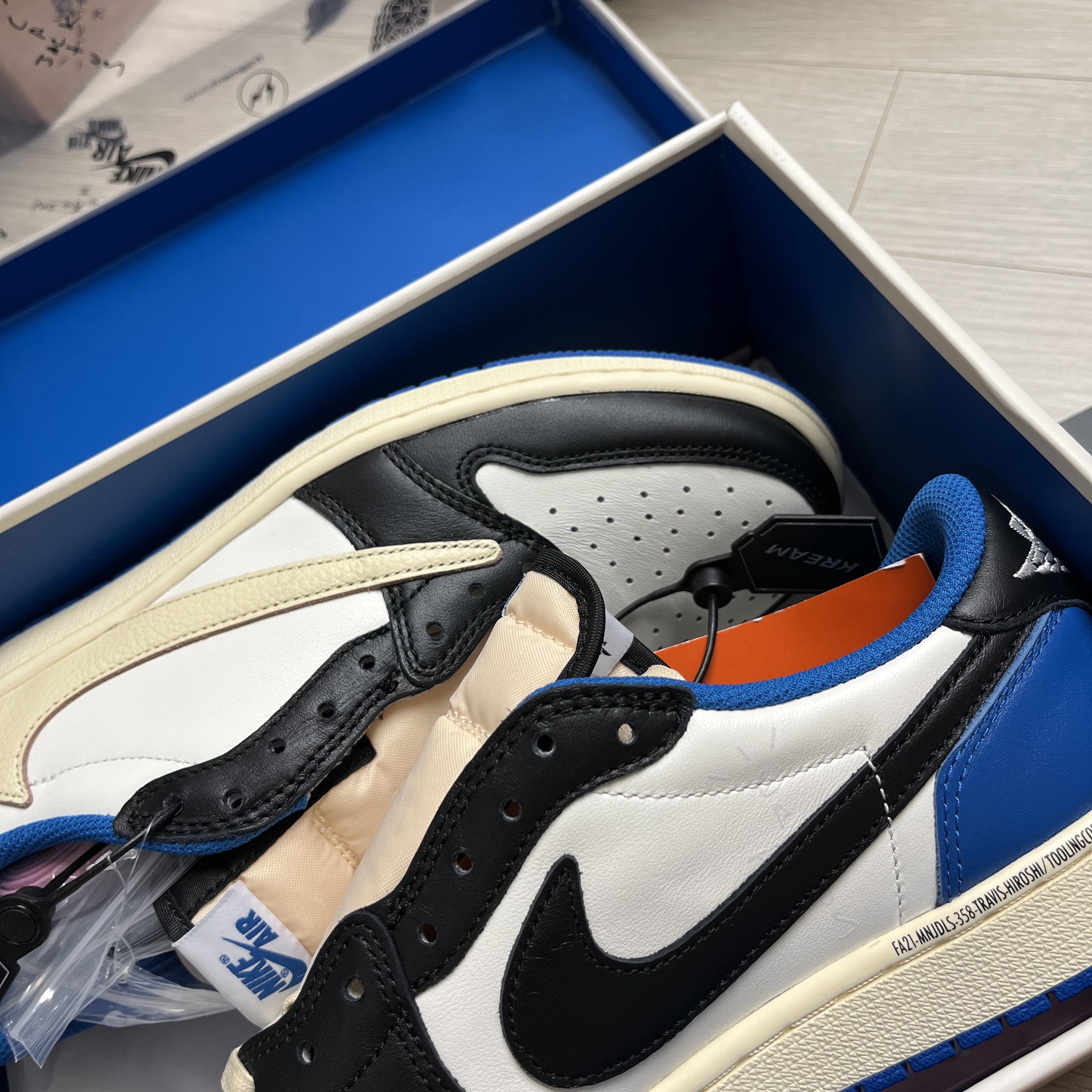 Jordan 1 x Travis Scott x Fragment Retro Low OG SP Military Blue 착용 스타일