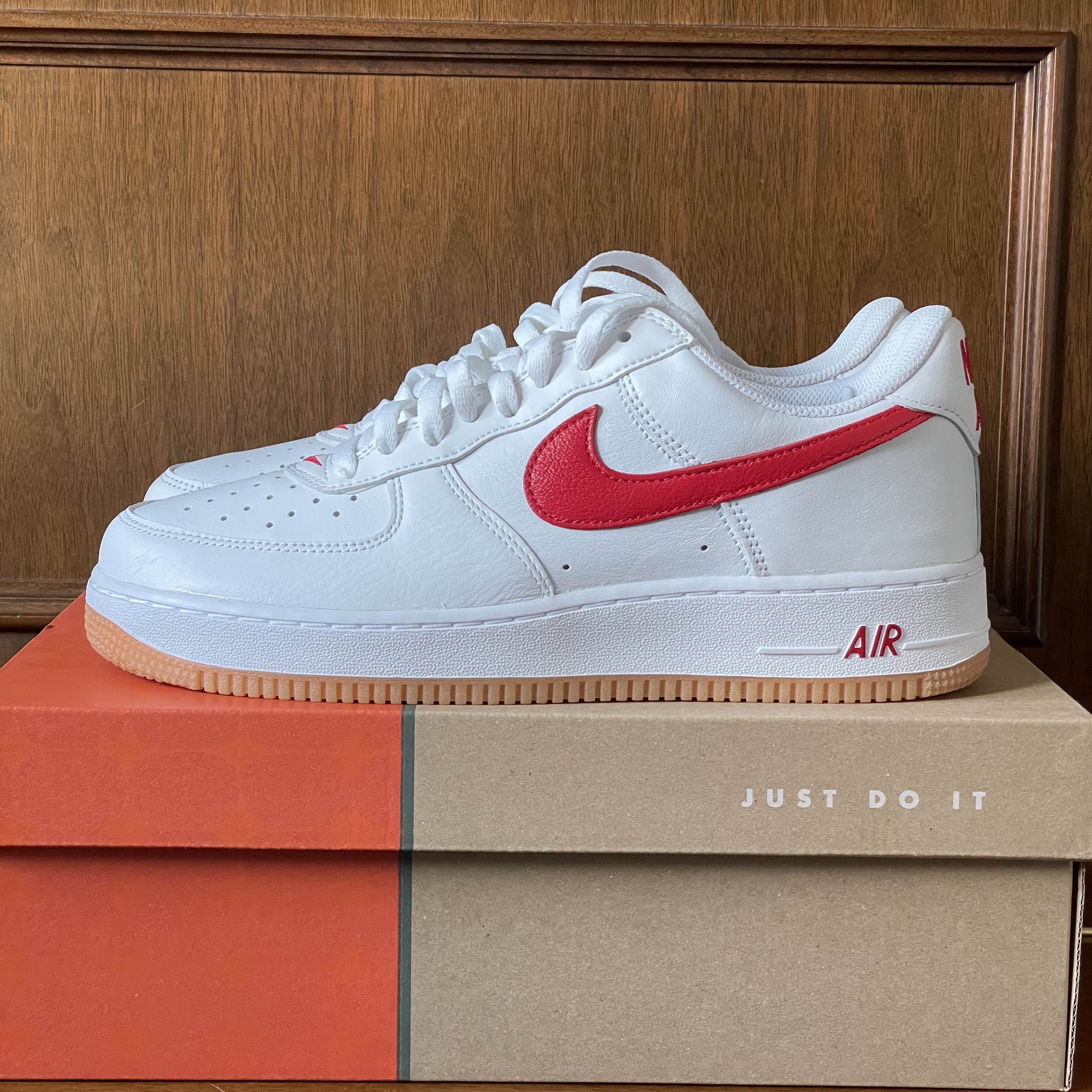 Nike Air Force 1 Low Retro Color of the Month University Red 착용 스타일 - 1
