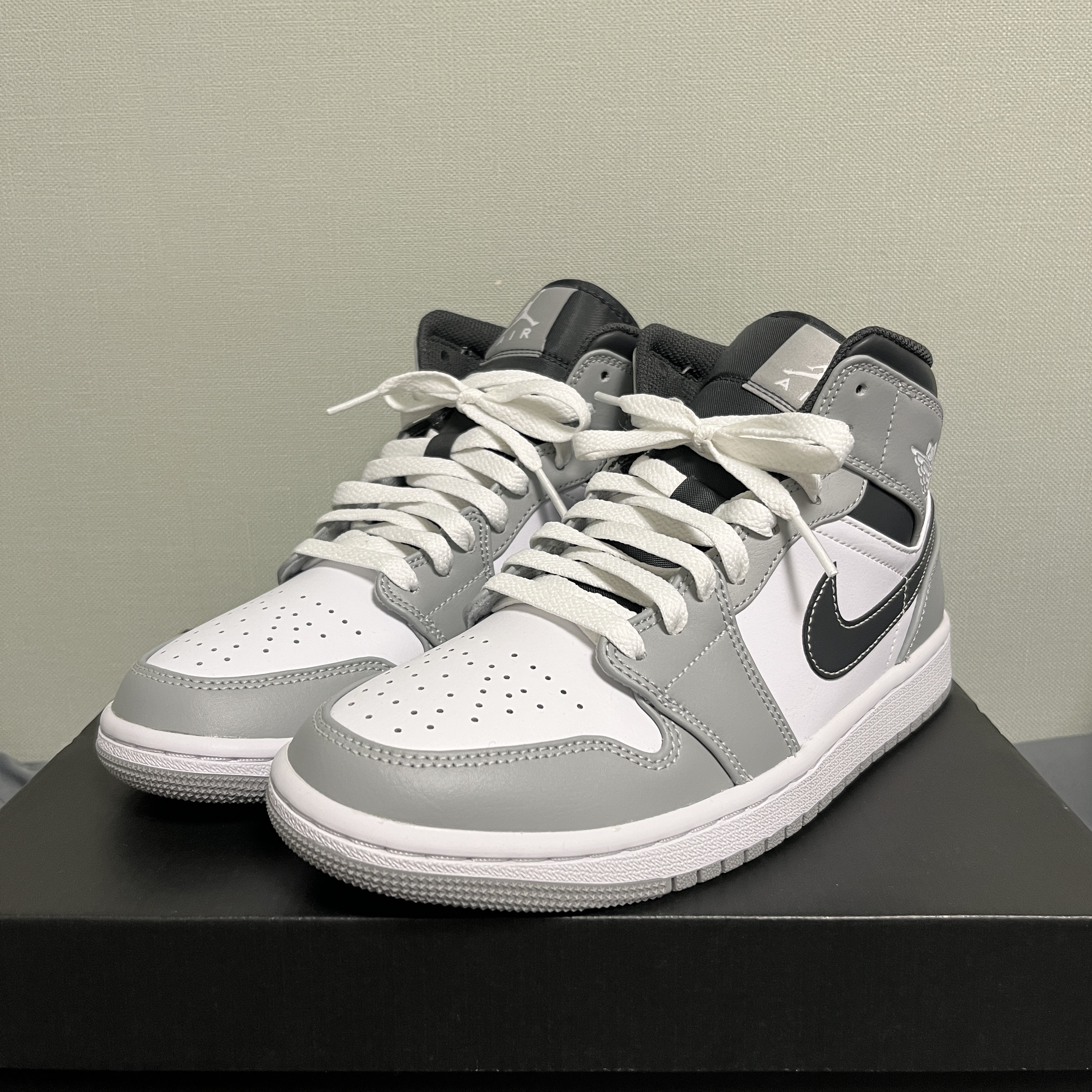 Jordan 1 Mid Light Smoke Grey Anthracite 착용 스타일