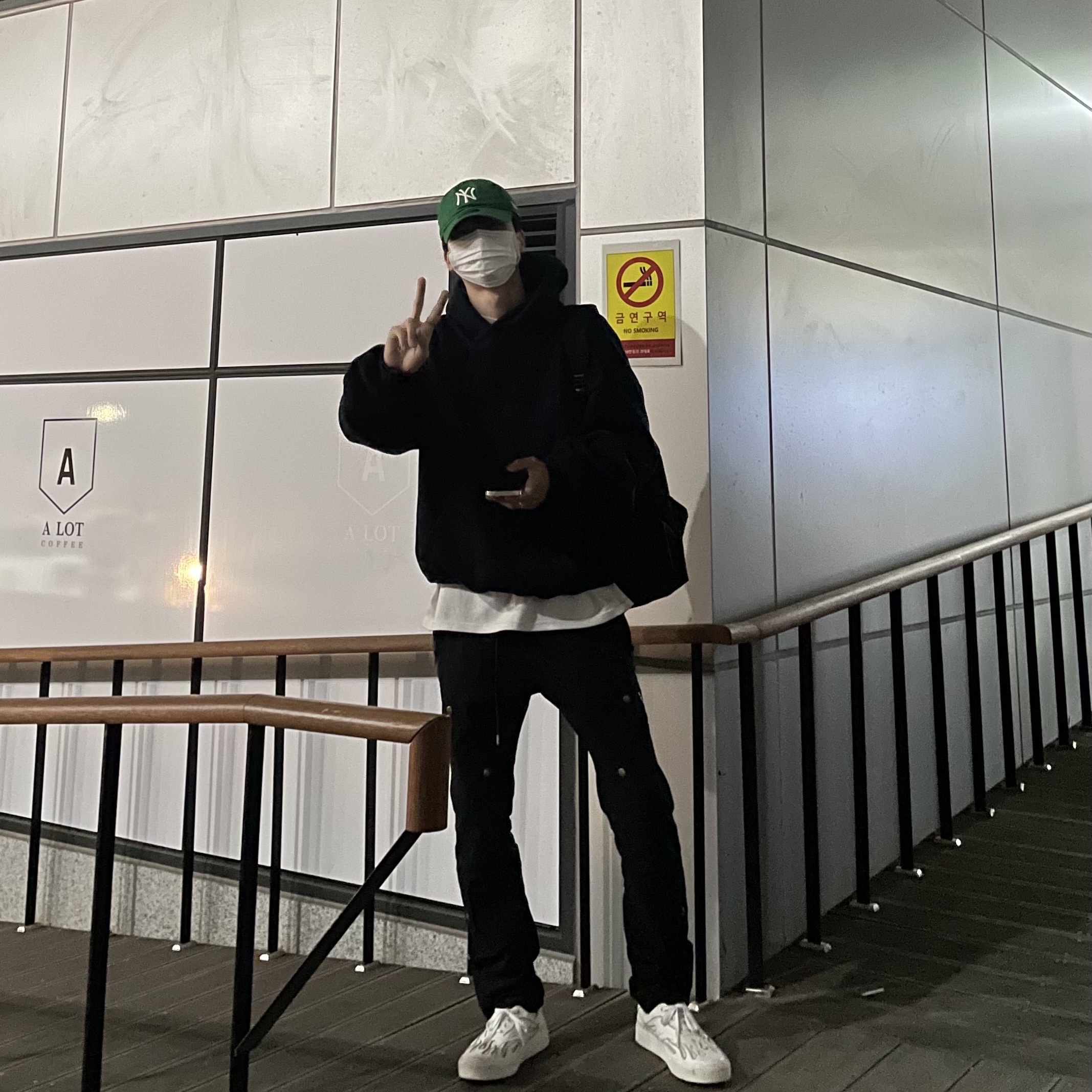 New Era x MoMA New York Yankees Cap Kelly Green 착용 스타일