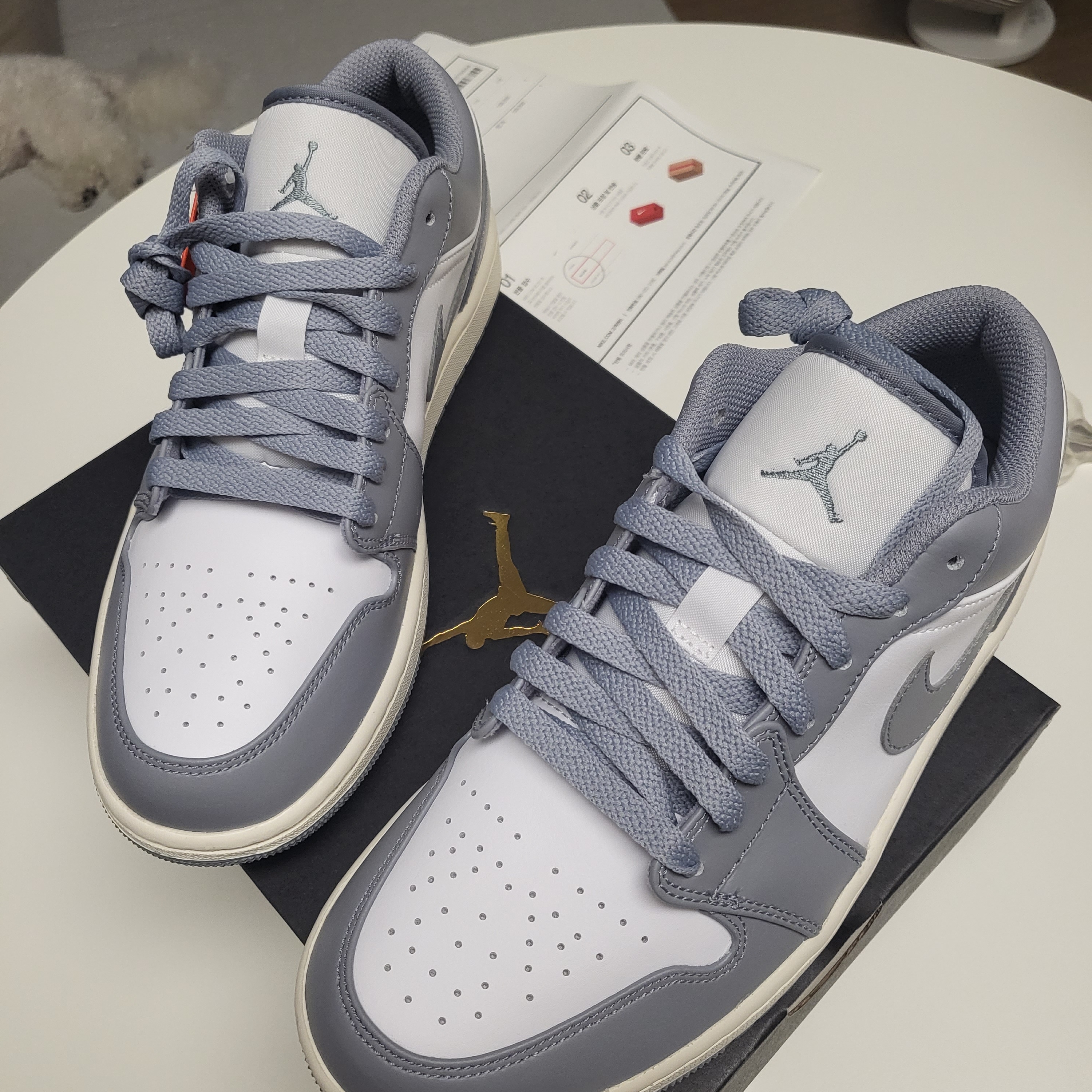Jordan 1 Low Stealth and White 착용 스타일