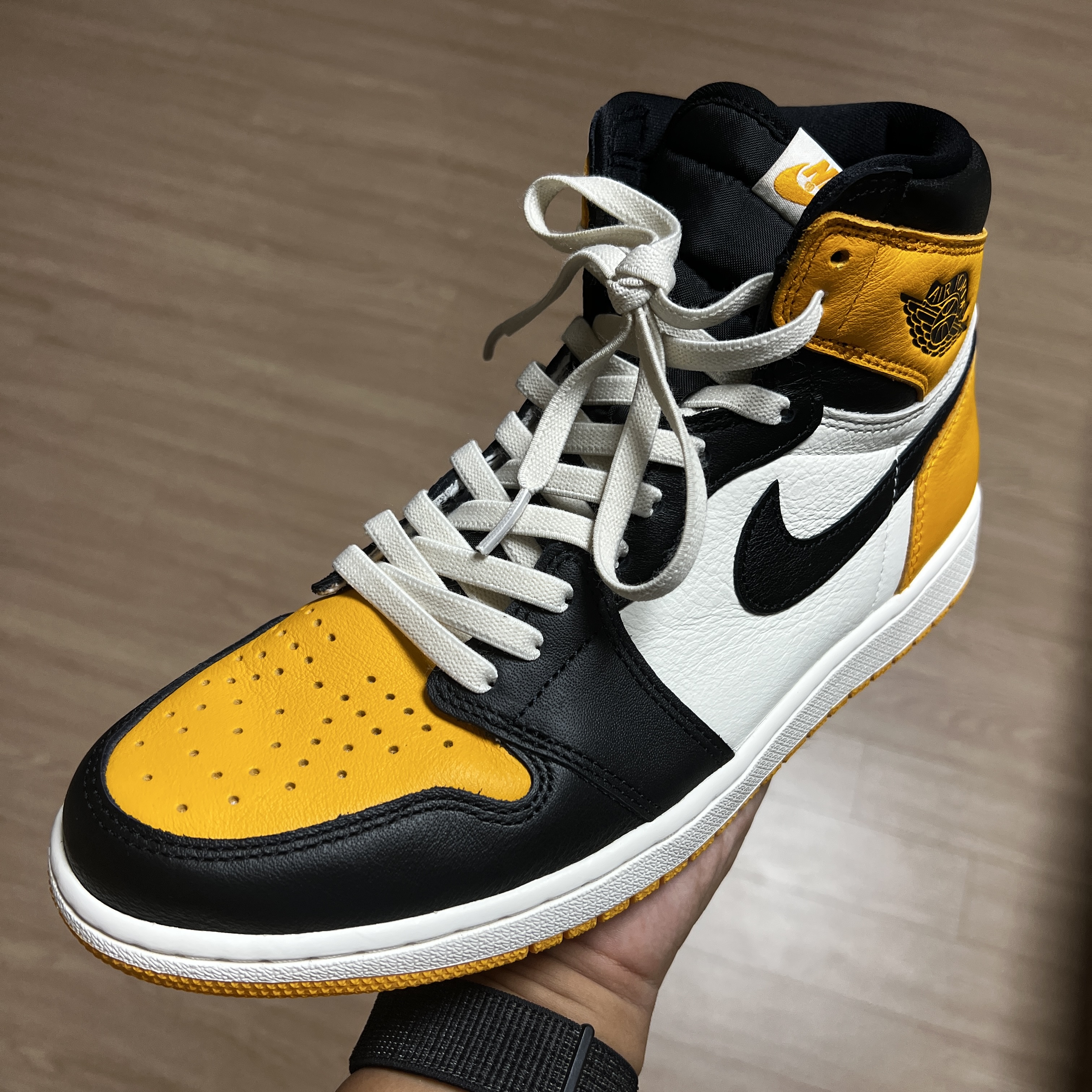 Jordan 1 Retro High OG Taxi 착용 스타일 - 1