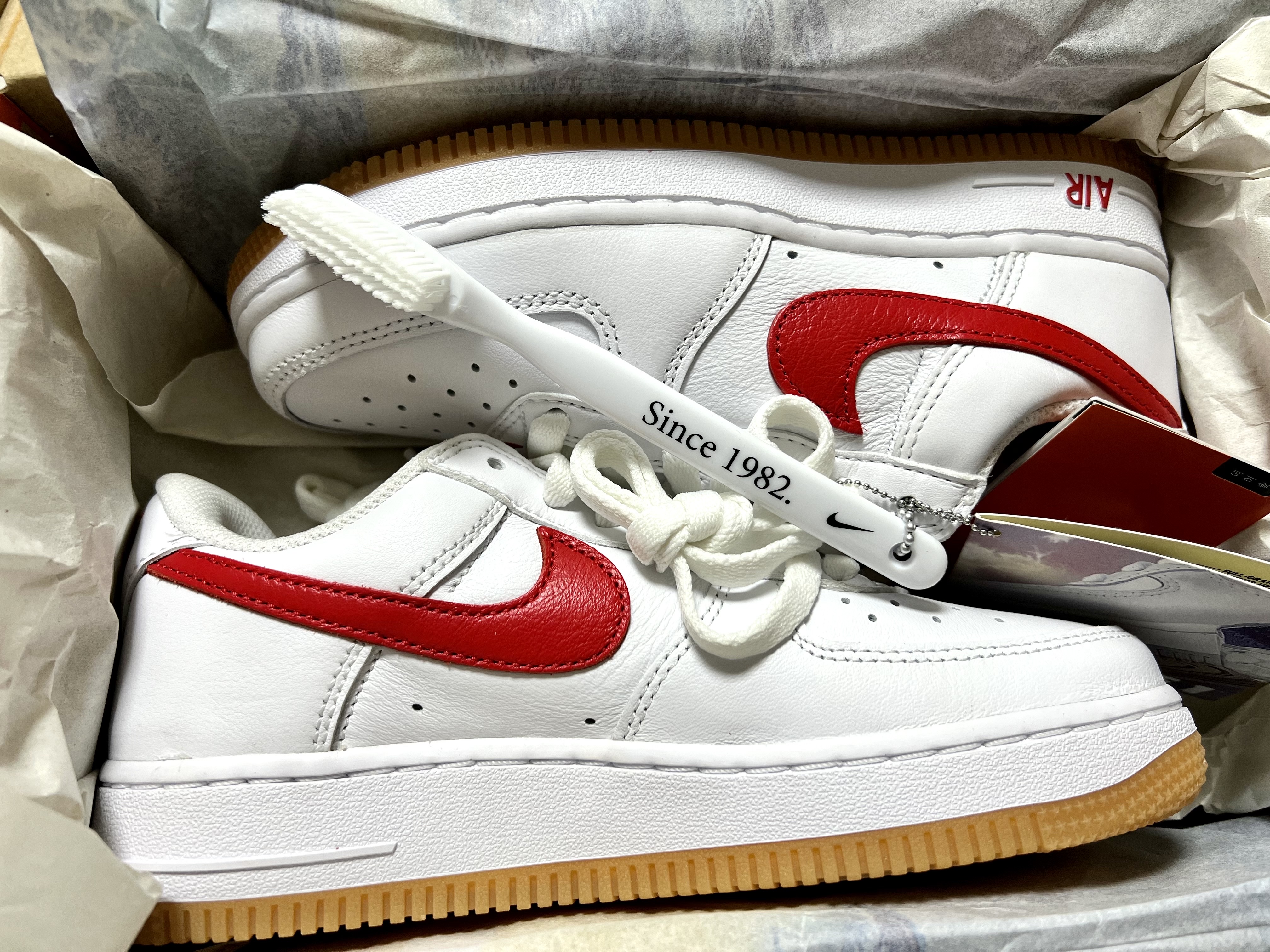 Nike Air Force 1 Low Retro Color of the Month University Red, Nike Air Force 1 Low Retro Color of the Month Varsity Royal 착용 스타일 - 1