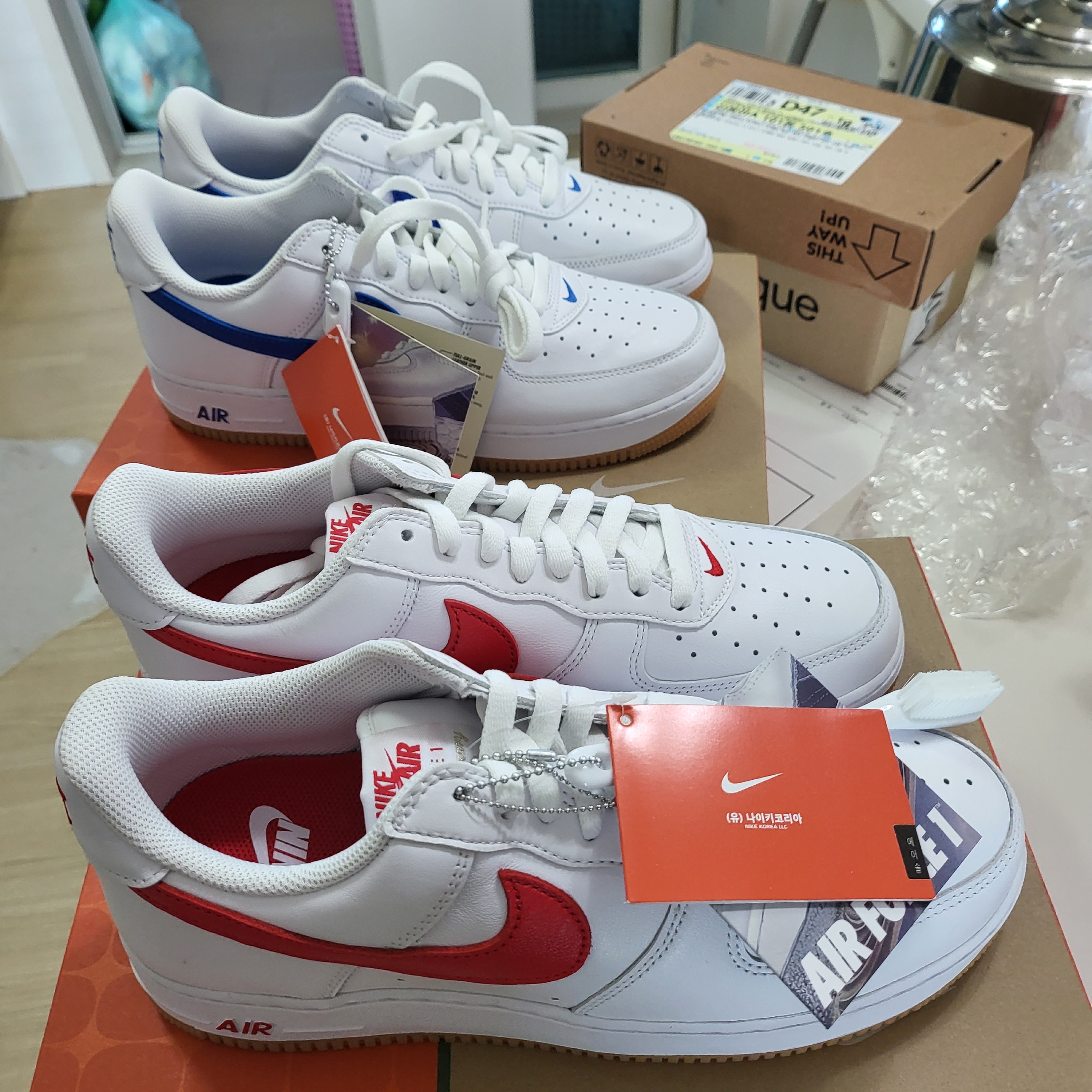 Nike Air Force 1 Low Retro Color of the Month Varsity Royal, Nike Air Force 1 Low Retro Color of the Month University Red 착용 스타일
