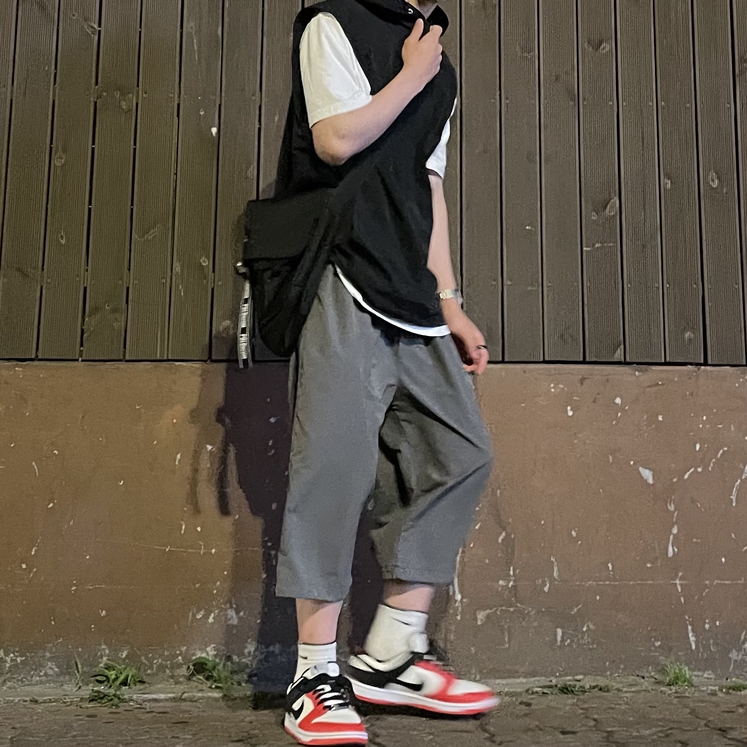 Nike x NBA Dunk Low Retro EMB Black and Chile Red 착용 스타일 - 2
